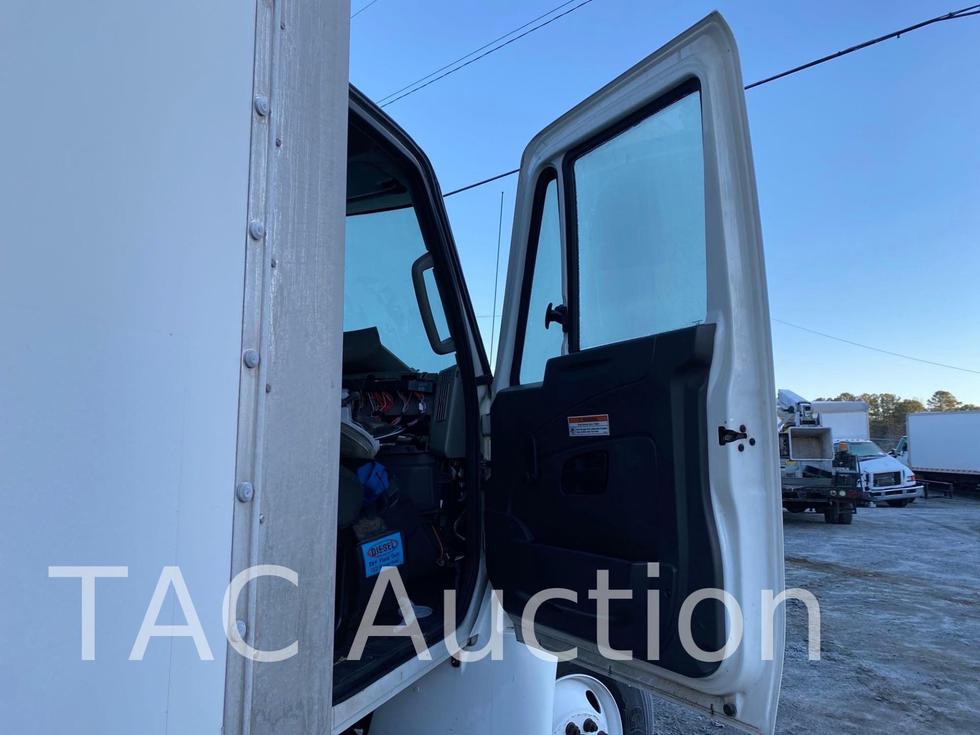 2018 International Durastar 4300 26ft Box Truck - Image 17 of 61