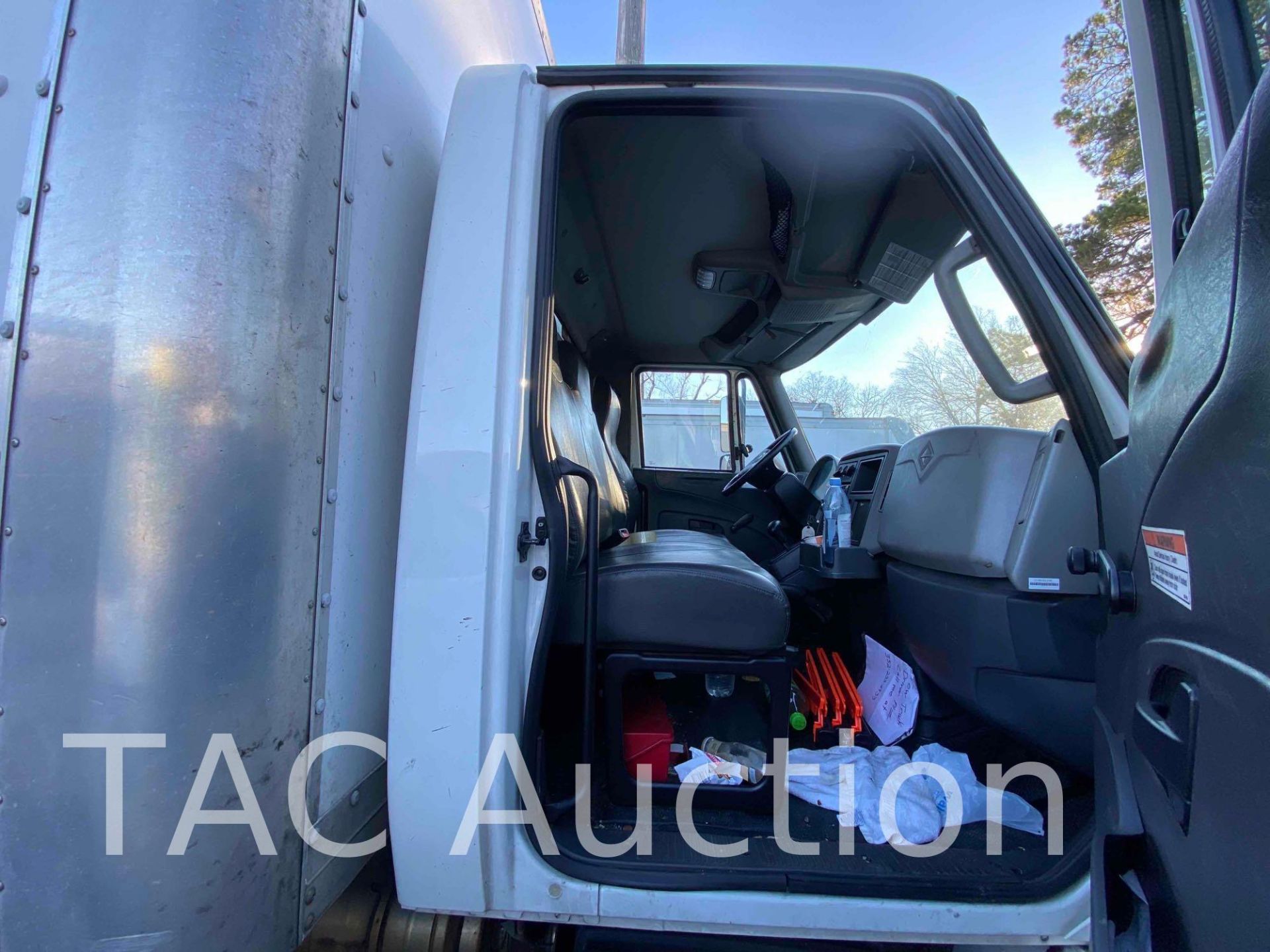 2017 International Durastar 4300 26ft Box Truck - Image 21 of 60