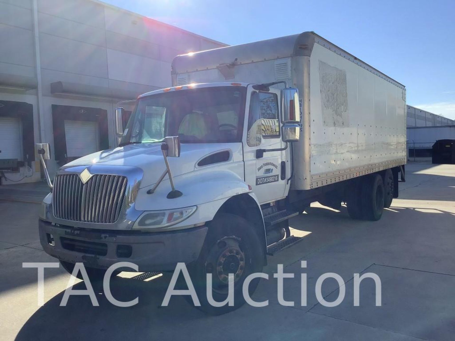 2005 International 4400 SBA Box Truck