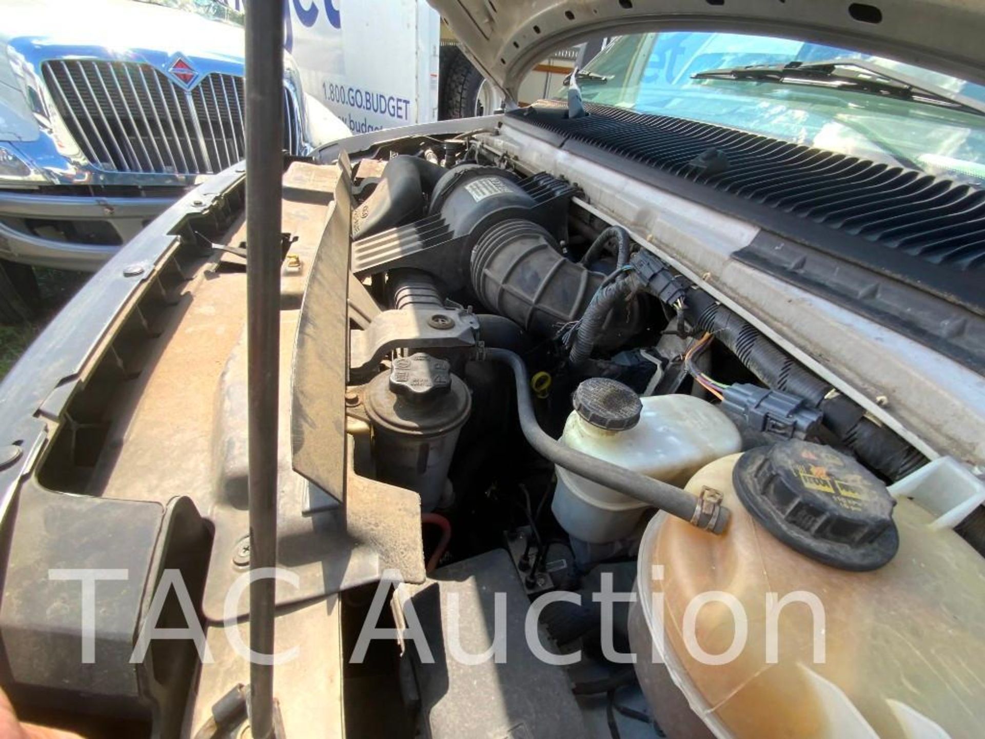 2014 Ford E-350 Cutaway Van - Image 31 of 50