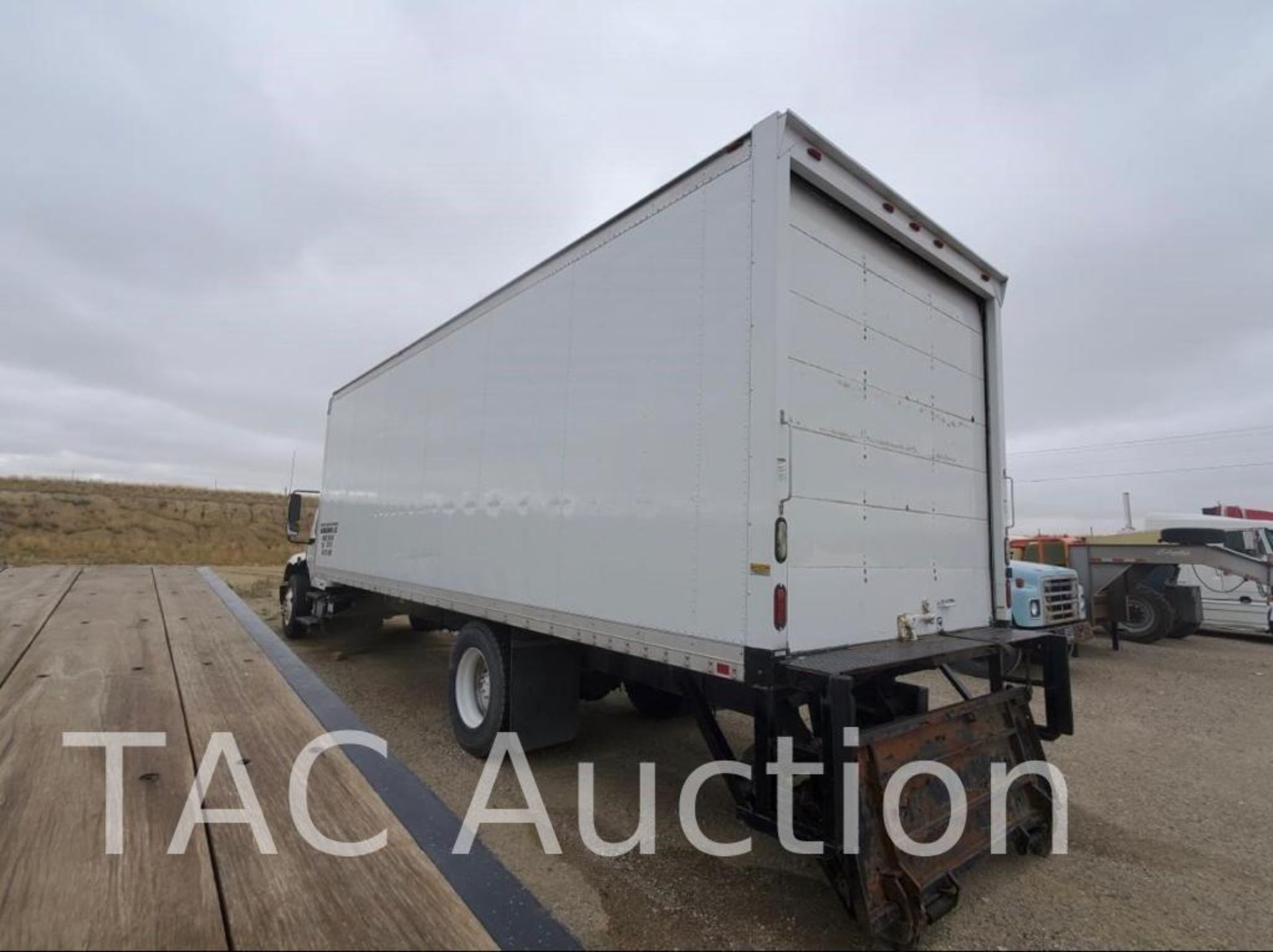 2012 Freightliner M2106 26ft Box Truck - Image 4 of 14