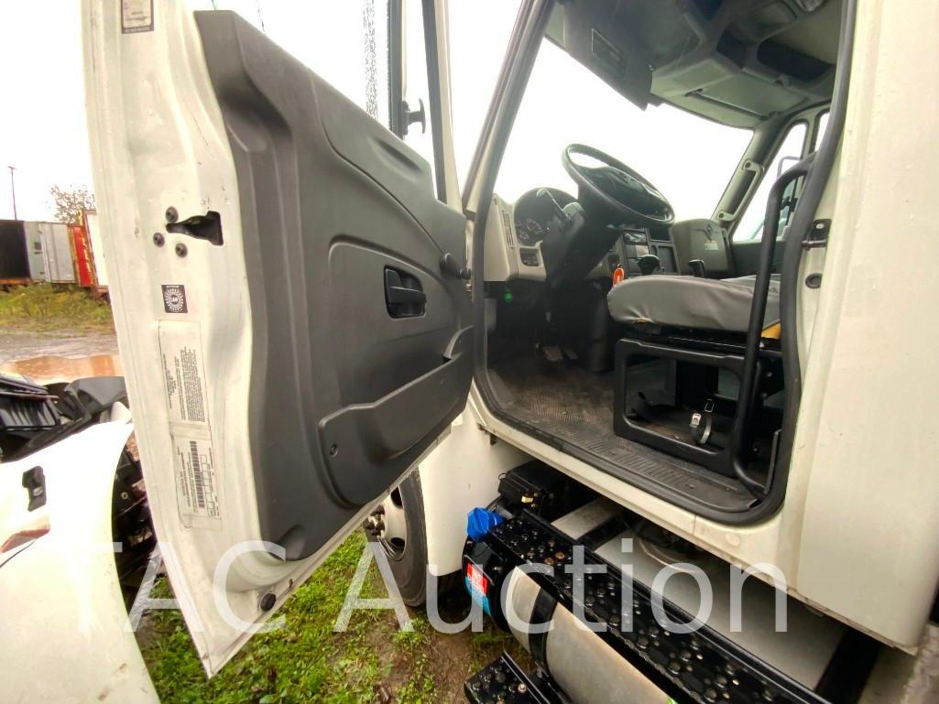 2017 International Durastar 4300 Box Truck - Image 14 of 42