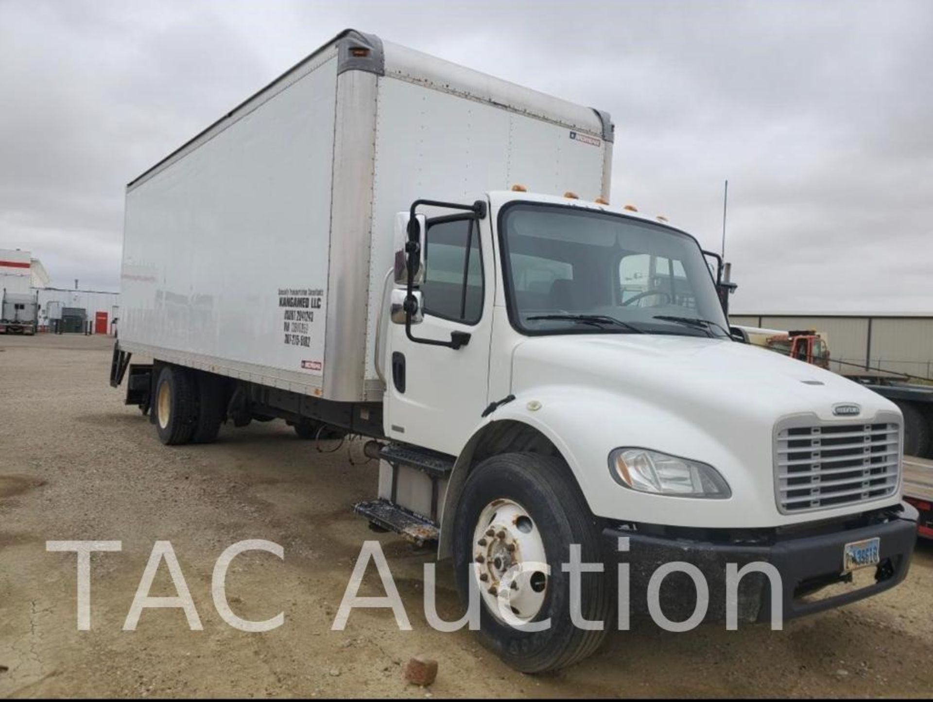 2012 Freightliner M2106 26ft Box Truck - Image 3 of 14