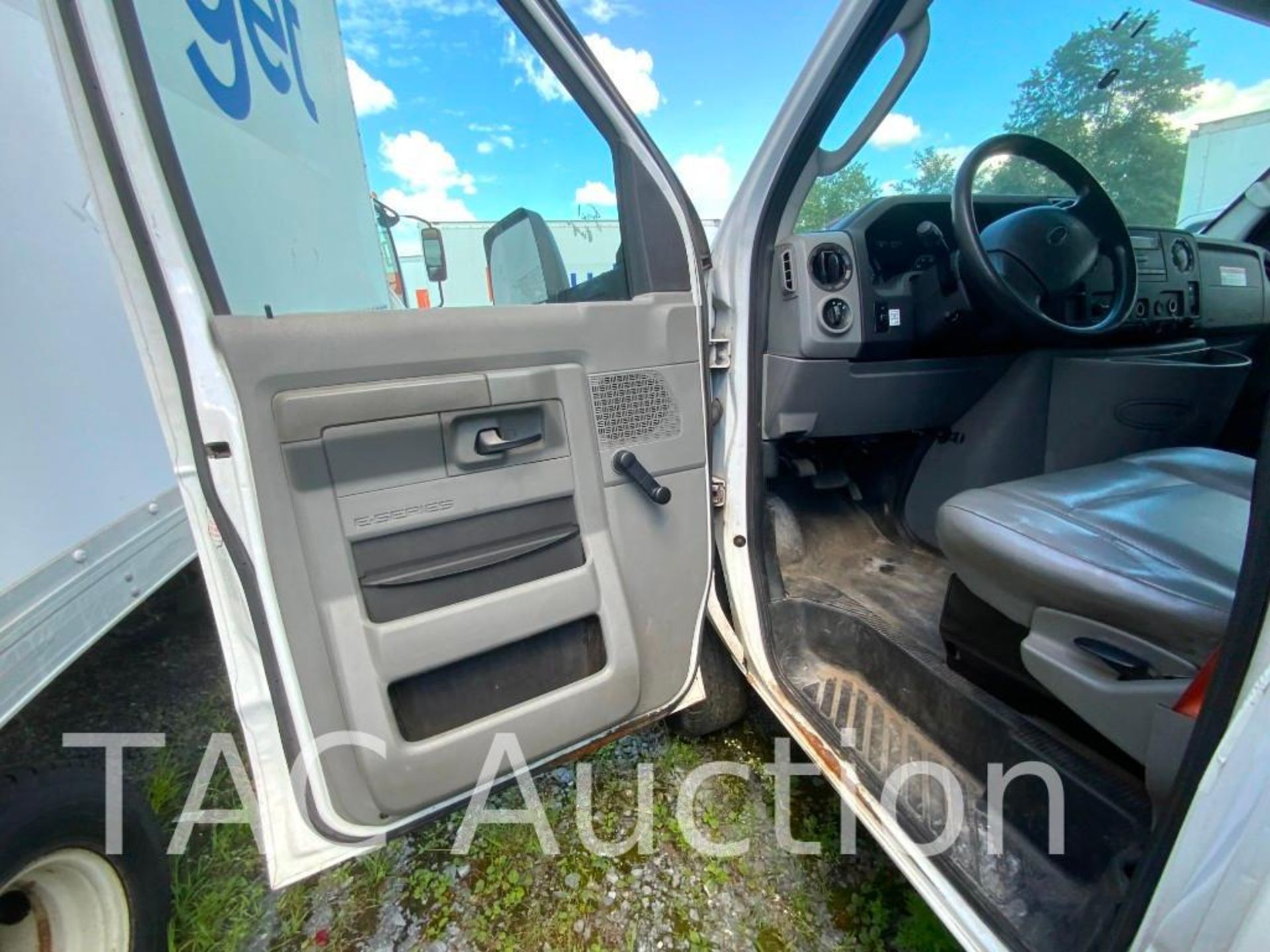 2014 Ford E-350 Cutaway Van - Image 19 of 53