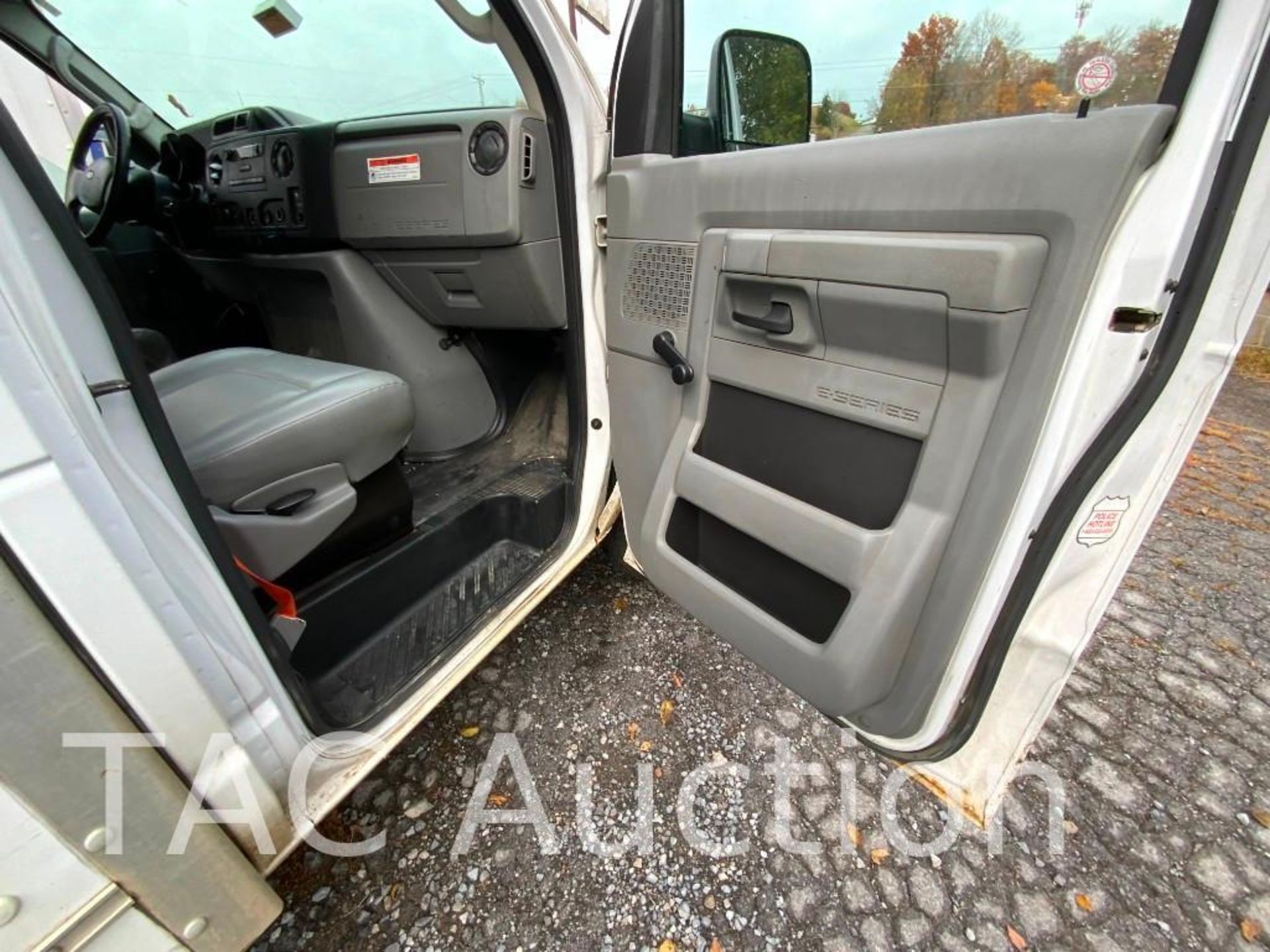 2014 Ford E-350 Box Truck - Image 18 of 48