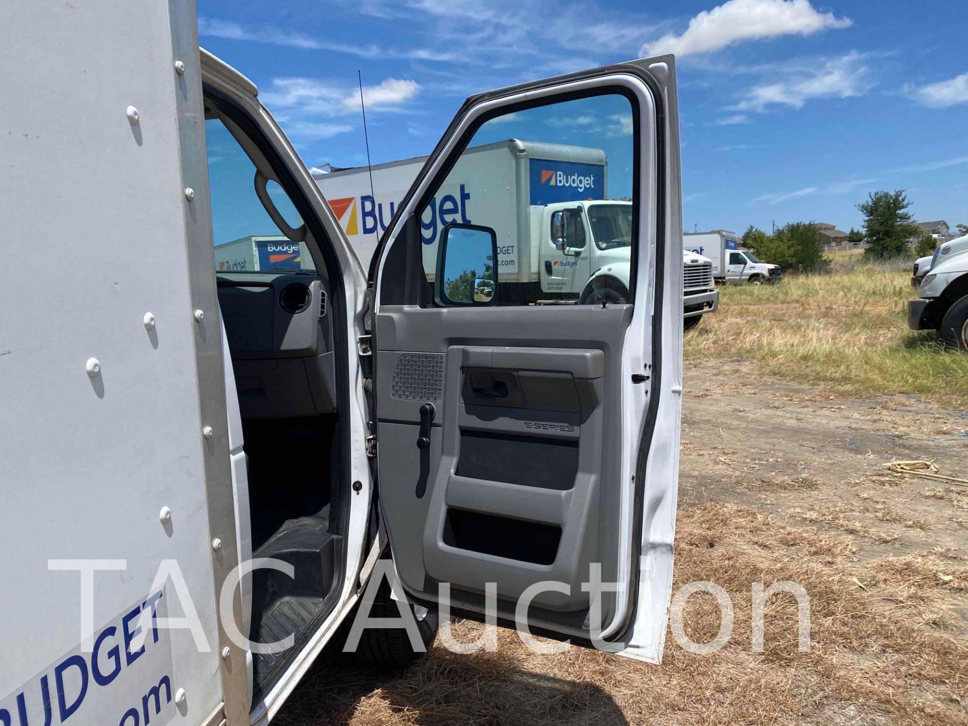 2015 Ford Econoline E-350 Box Truck - Image 23 of 55