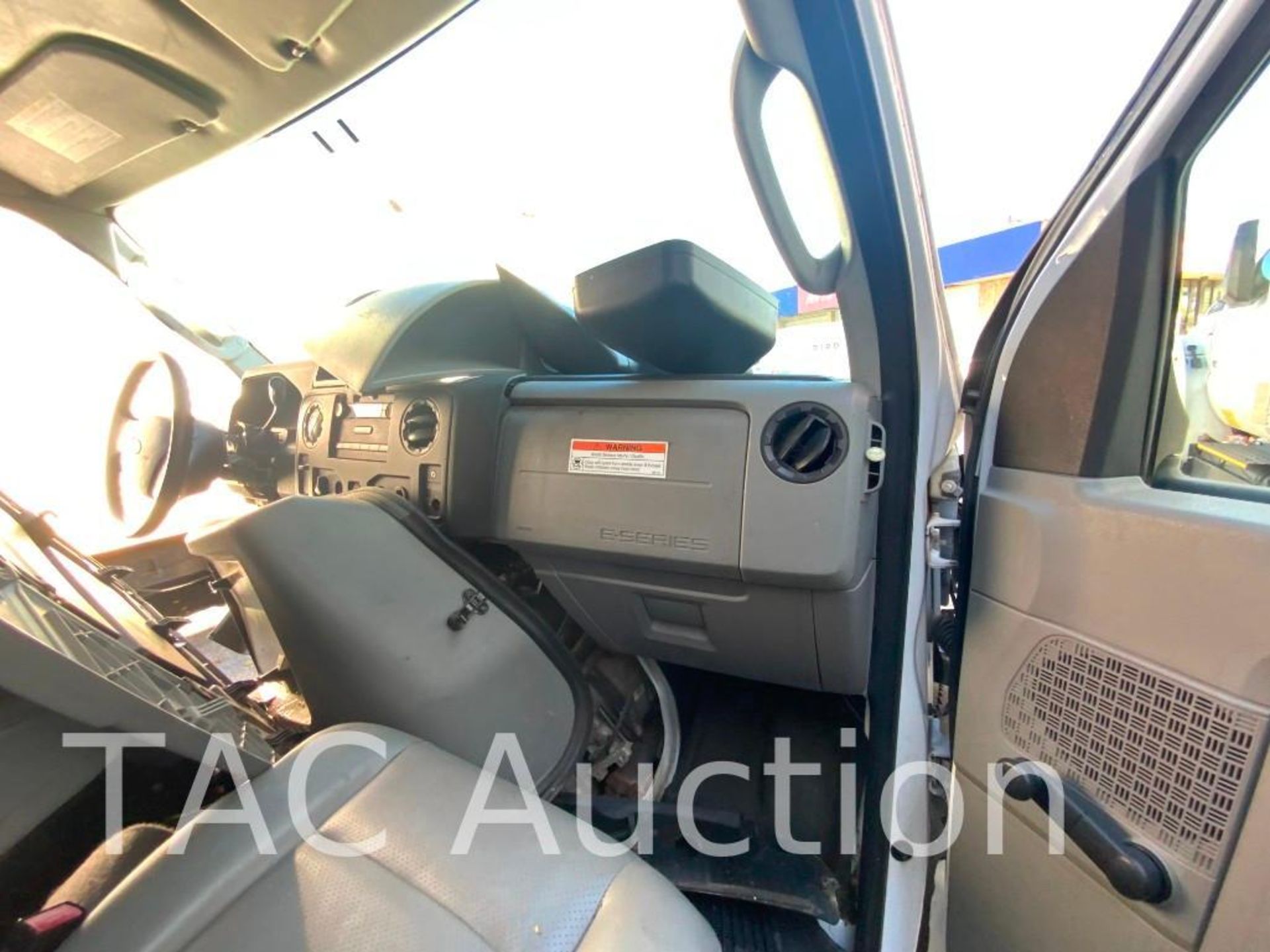 2014 Ford E-350 Cutaway Van - Image 19 of 40