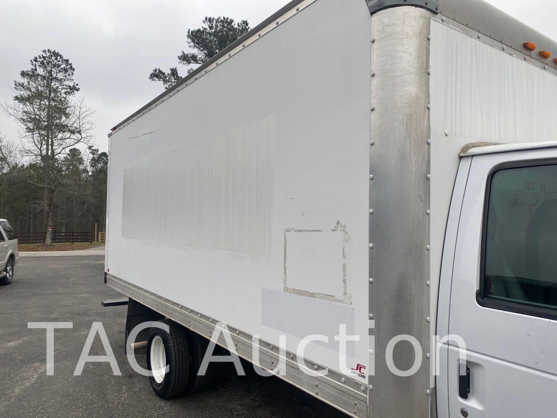 2015 Ford Econoline E-350 16ft Box Truck - Image 19 of 49