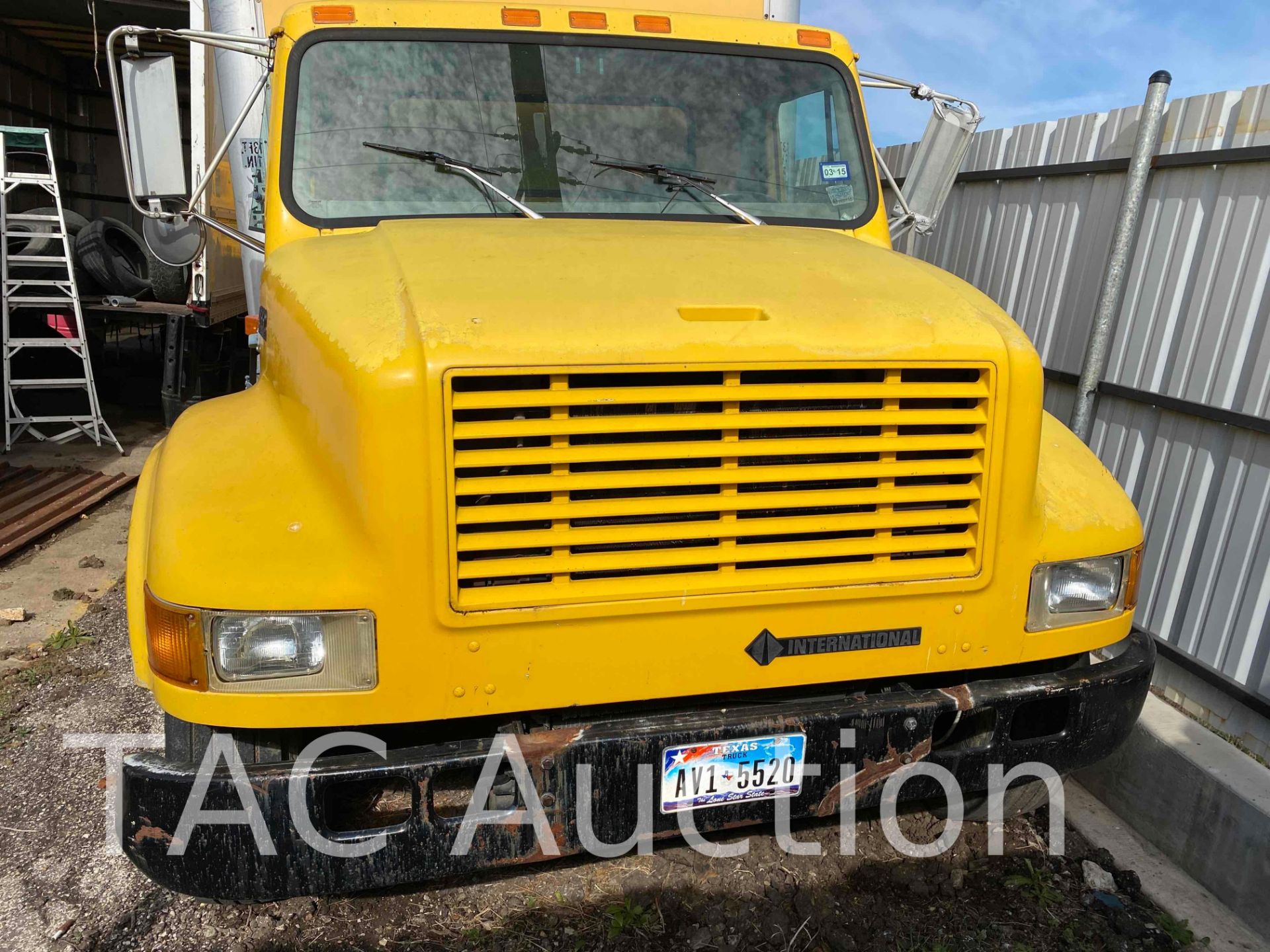 1998 International 4900 24ft Box Truck - Image 37 of 99