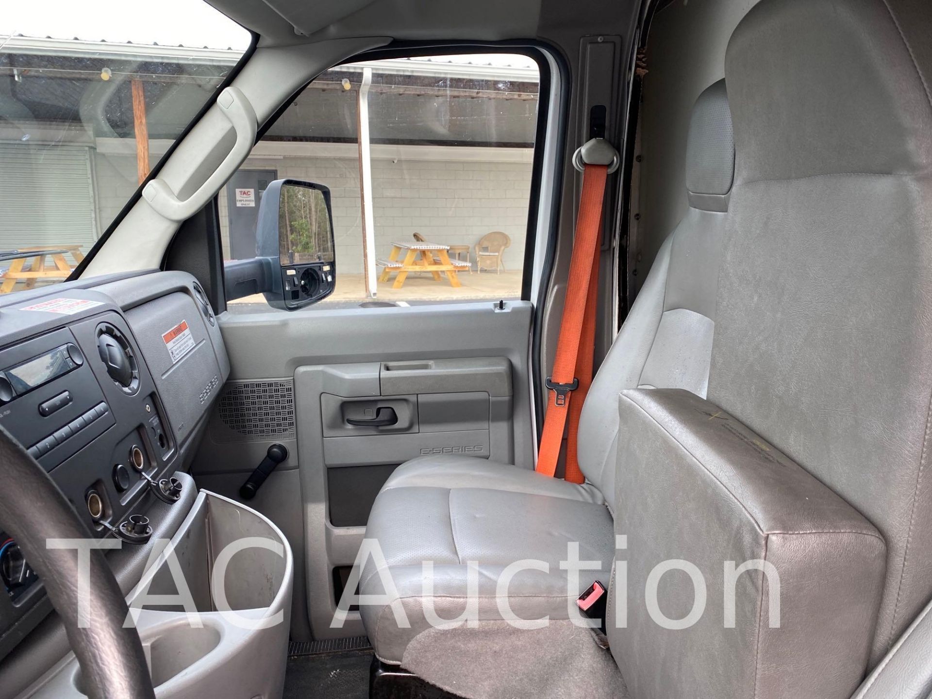 2015 Ford Econoline E-350 16ft Box Truck - Image 9 of 50