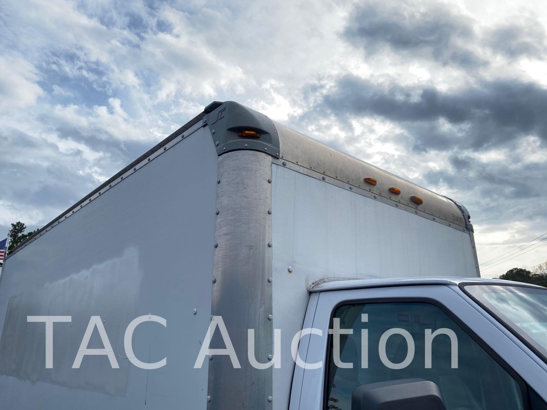2015 Ford Econoline E-350 16ft Box Truck - Image 19 of 50