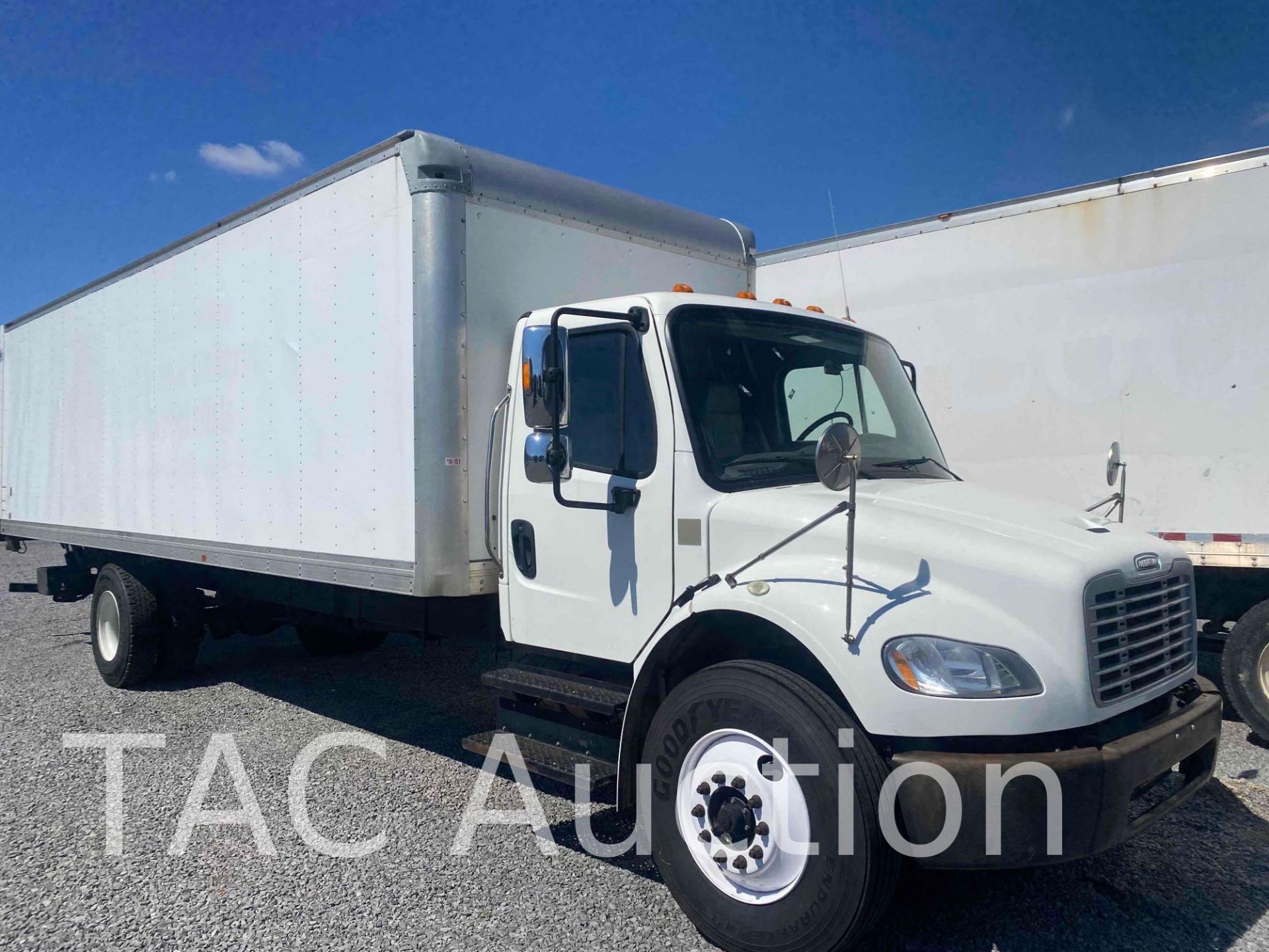 2018 Freightliner M2106 28ft Box Truck - Image 2 of 18