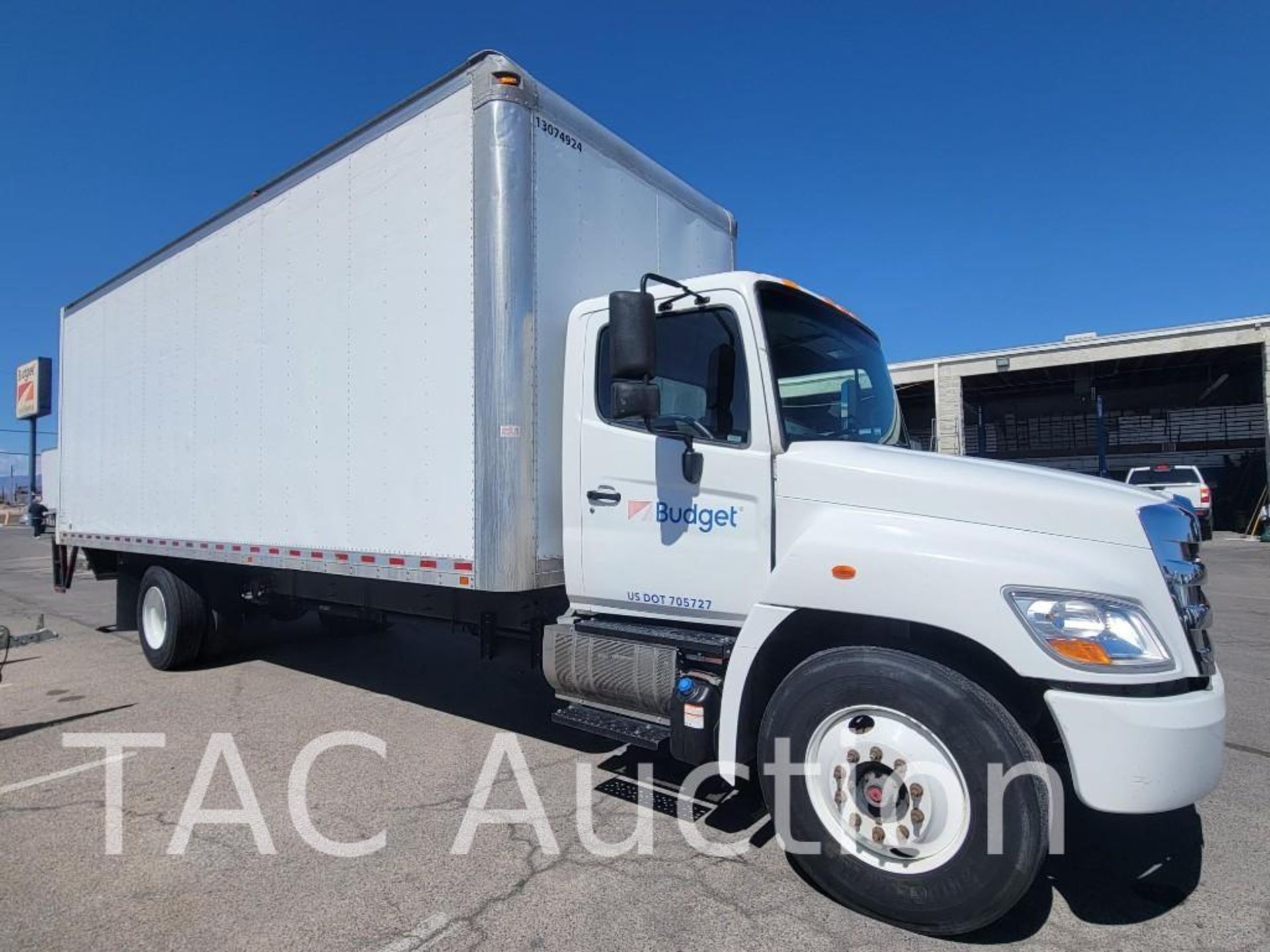 2016 Hino 268 26ft Box Truck - Image 4 of 32