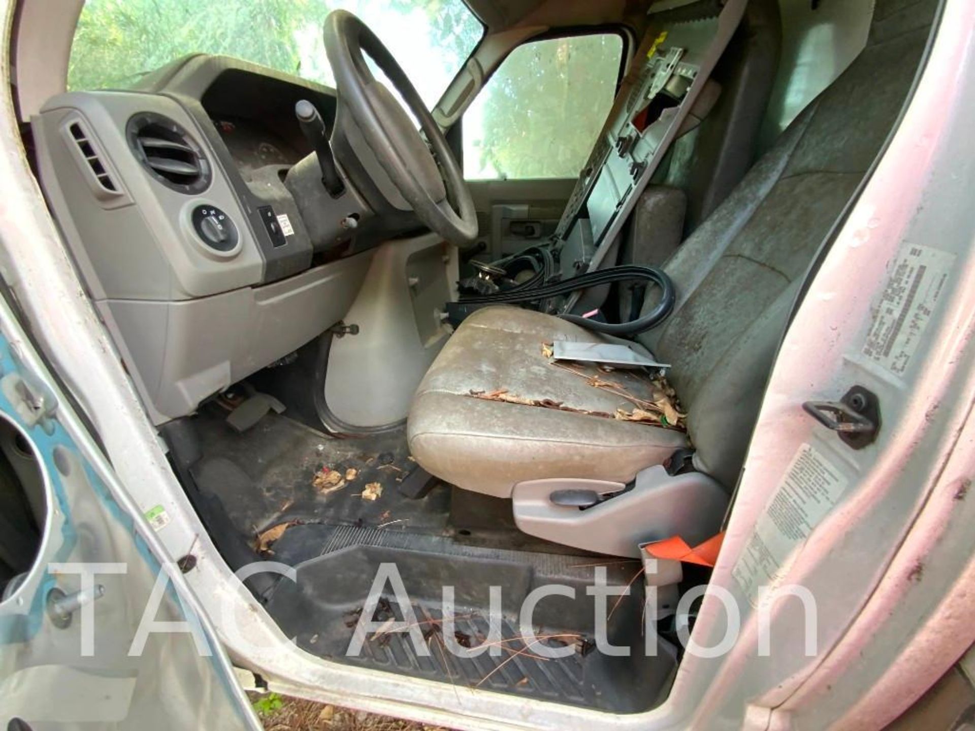 2015 Ford E-350 Cutaway Van - Image 7 of 42