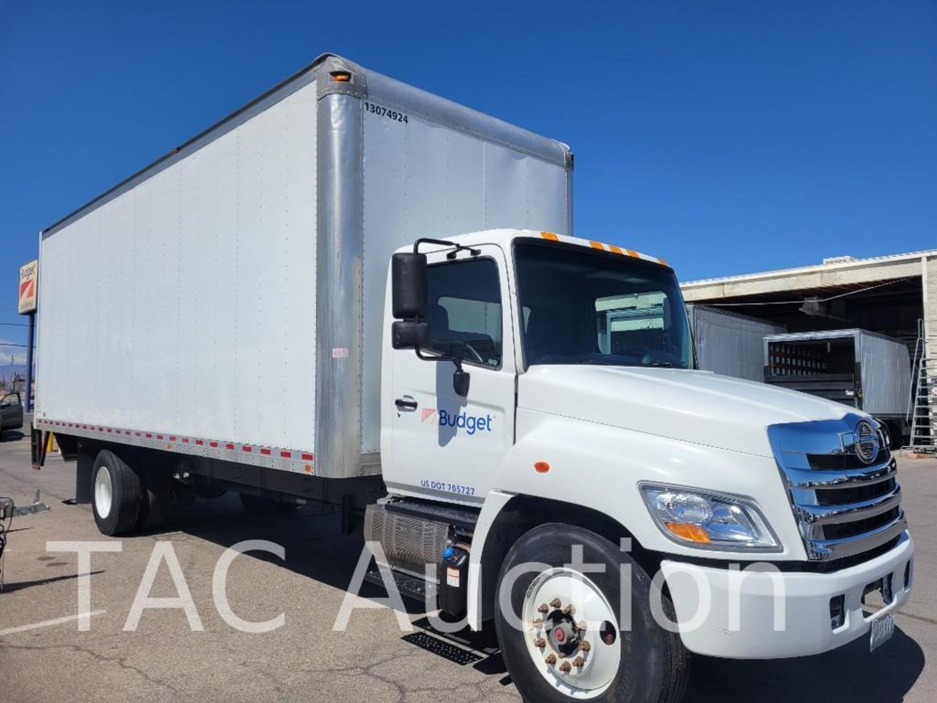 2016 Hino 268 26ft Box Truck - Image 3 of 32