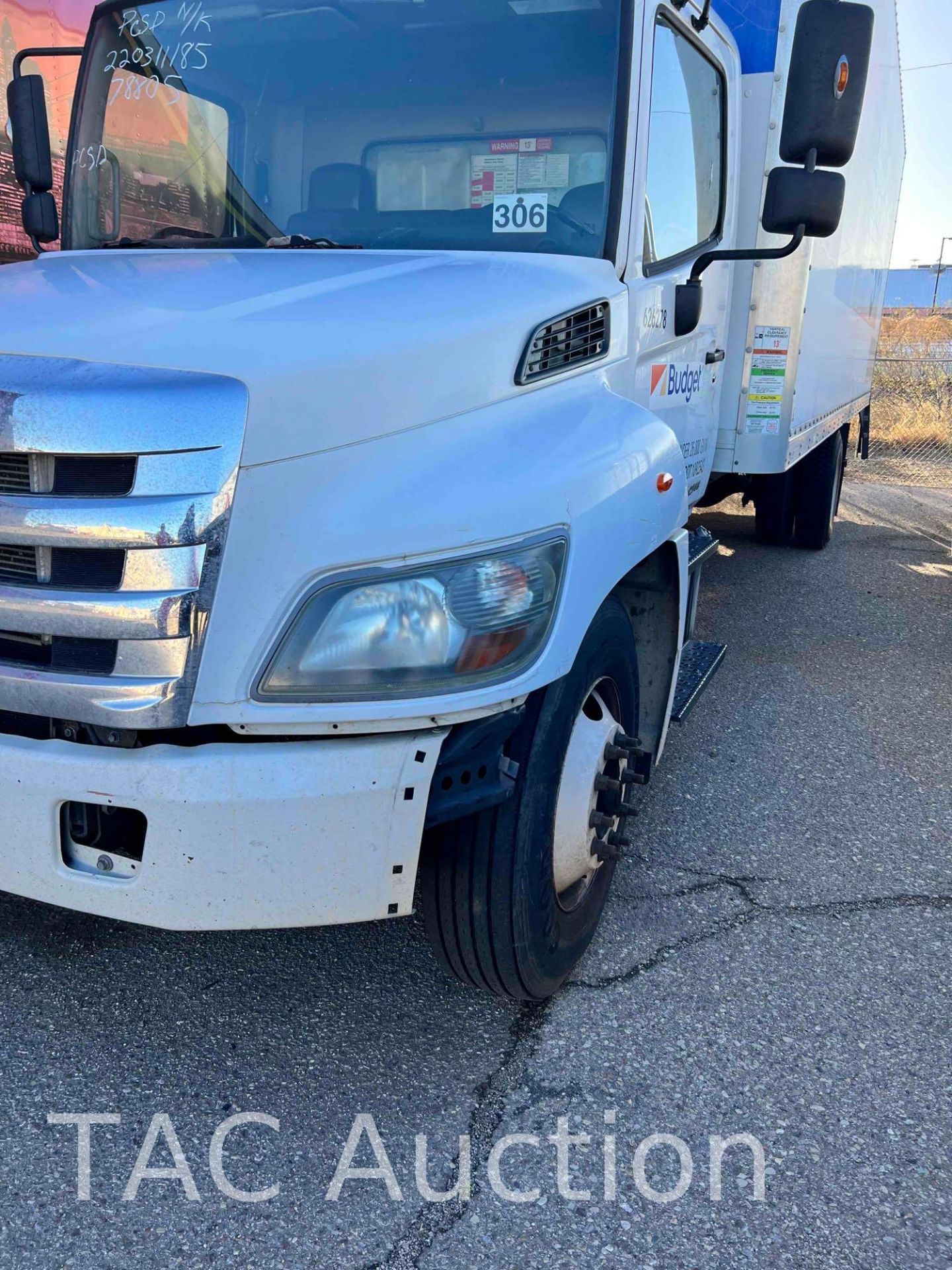 2016 Hino 268 26ft Box Truck