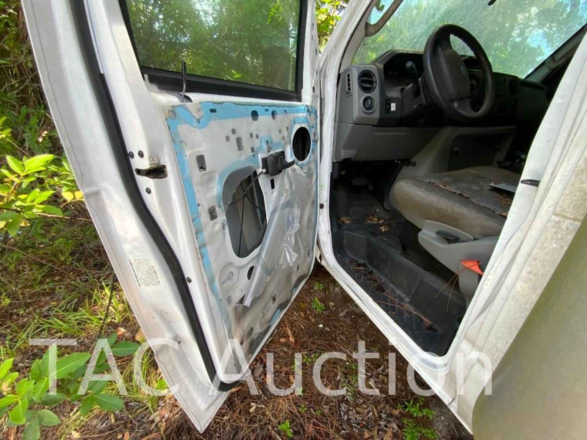 2015 Ford E-350 Cutaway Van - Image 6 of 42