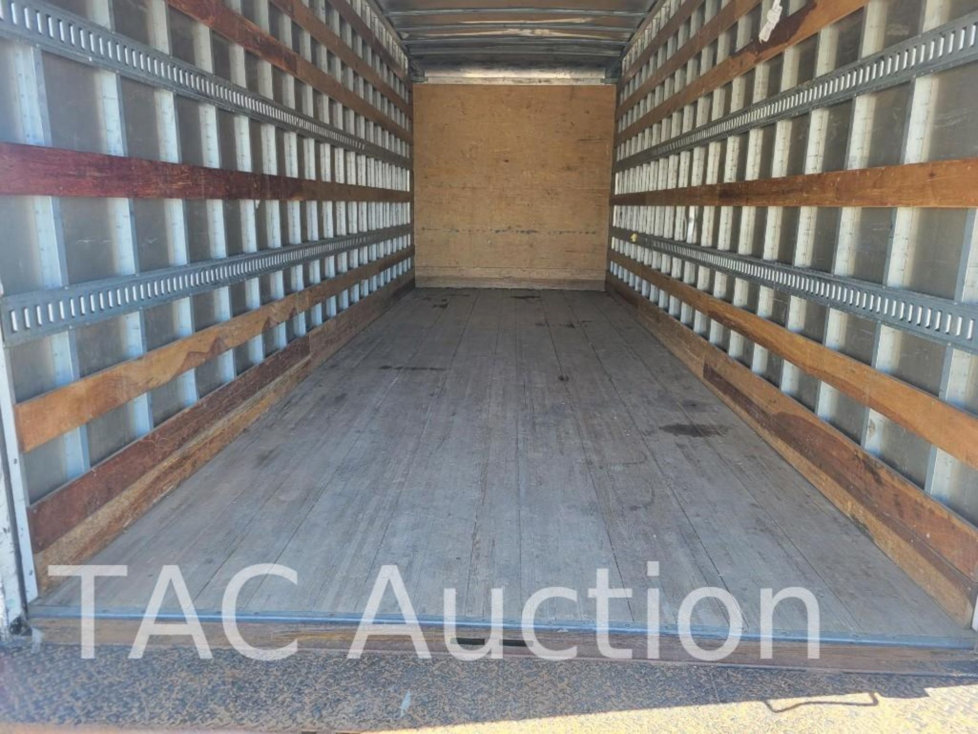 2016 Hino 268 26ft Box Truck - Image 22 of 32