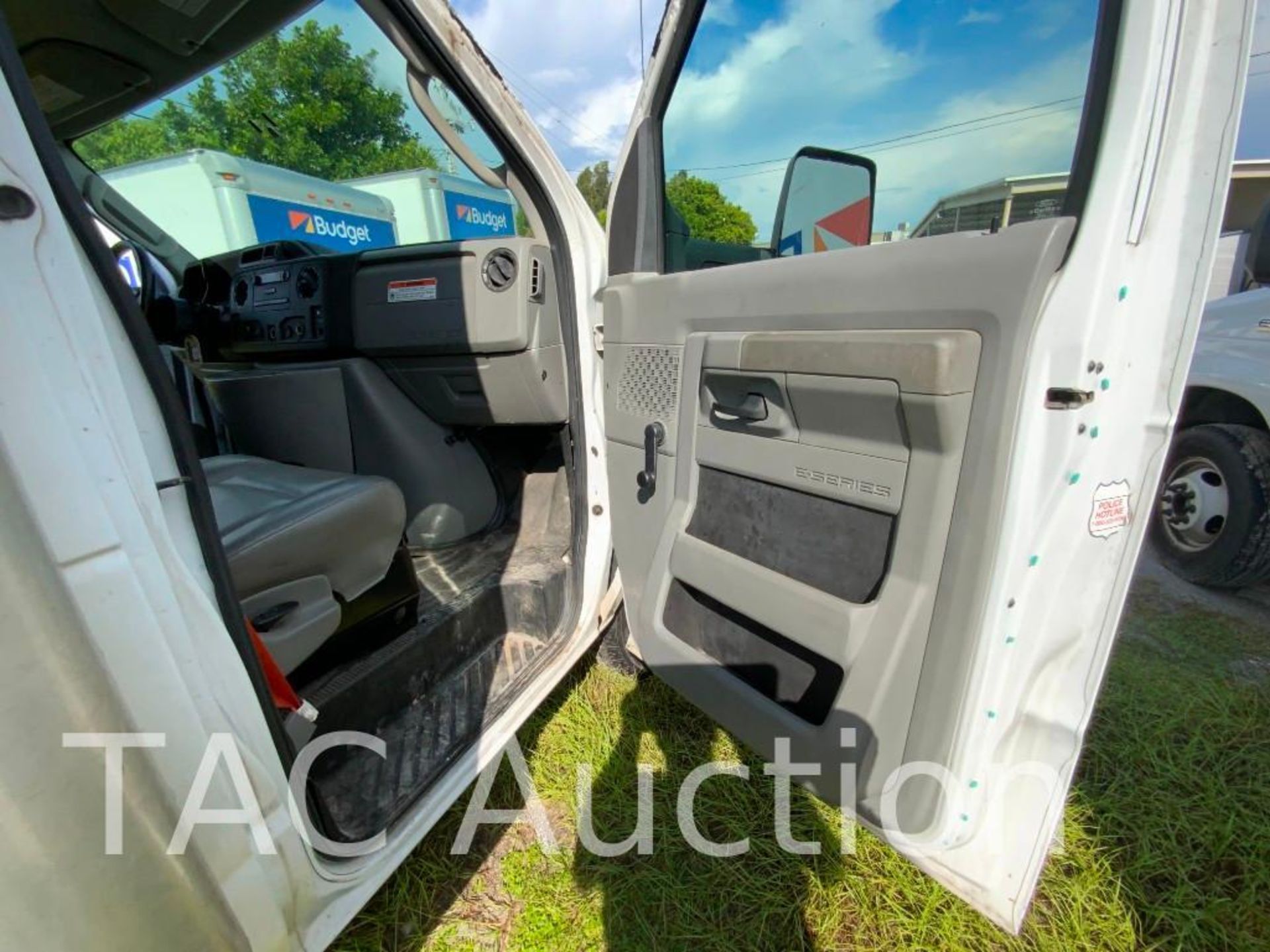 2014 Ford E-350 Cutaway Van - Image 21 of 61