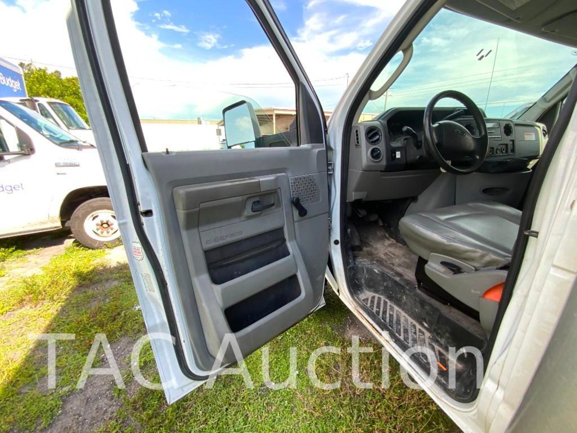 2014 Ford E-350 Cutaway Van - Image 13 of 61