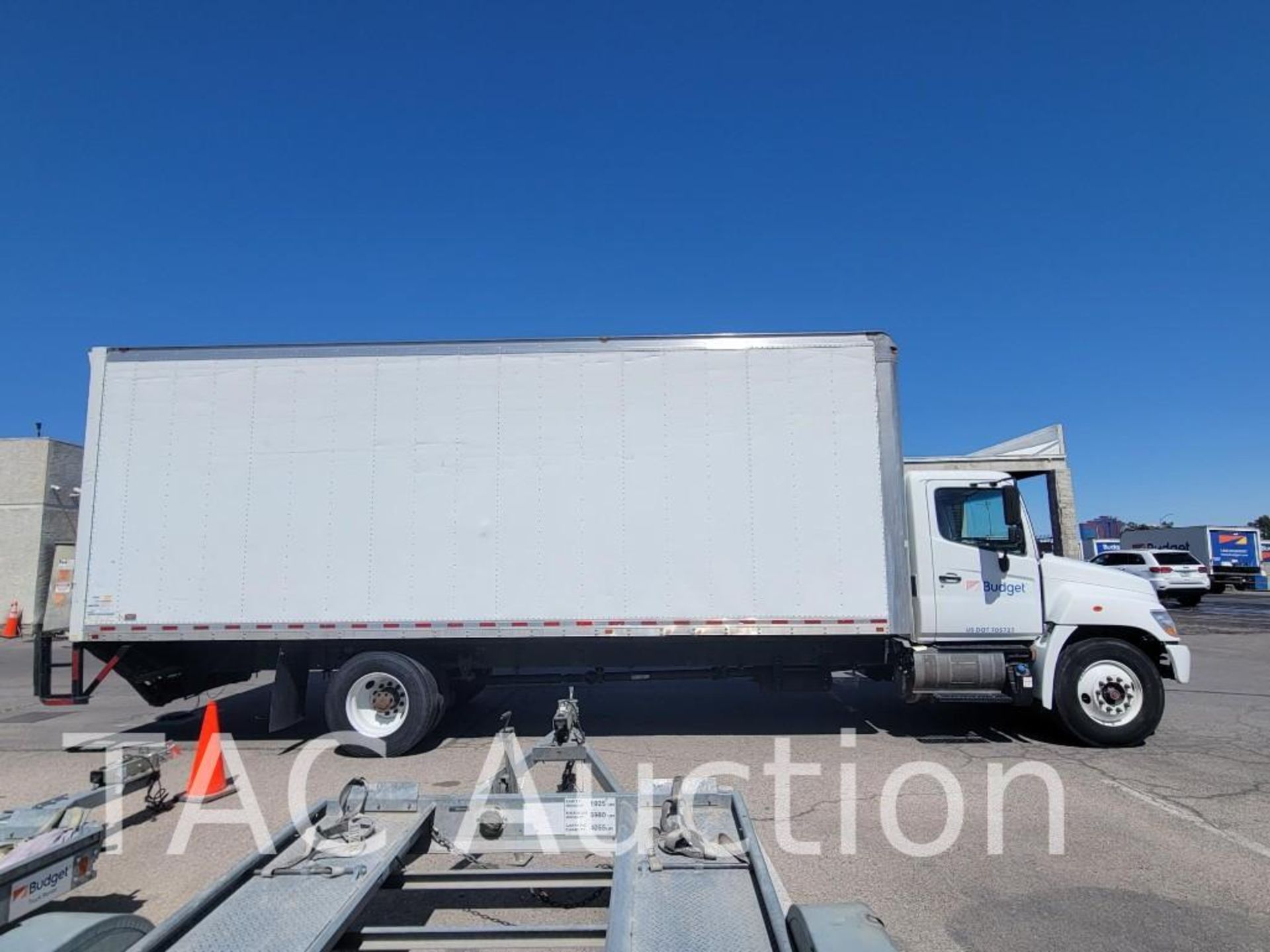 2016 Hino 268 26ft Box Truck - Image 9 of 32