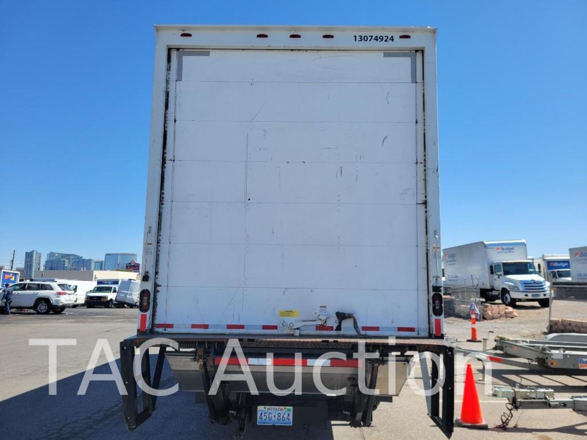 2016 Hino 268 26ft Box Truck - Image 5 of 32