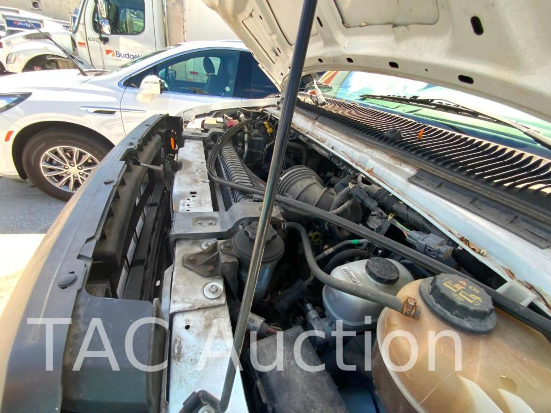 2015 Ford E-350 Cutaway Van - Image 25 of 44