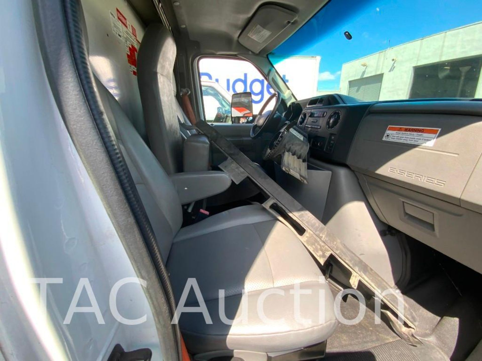 2015 Ford E-350 Cutaway Van - Image 17 of 44