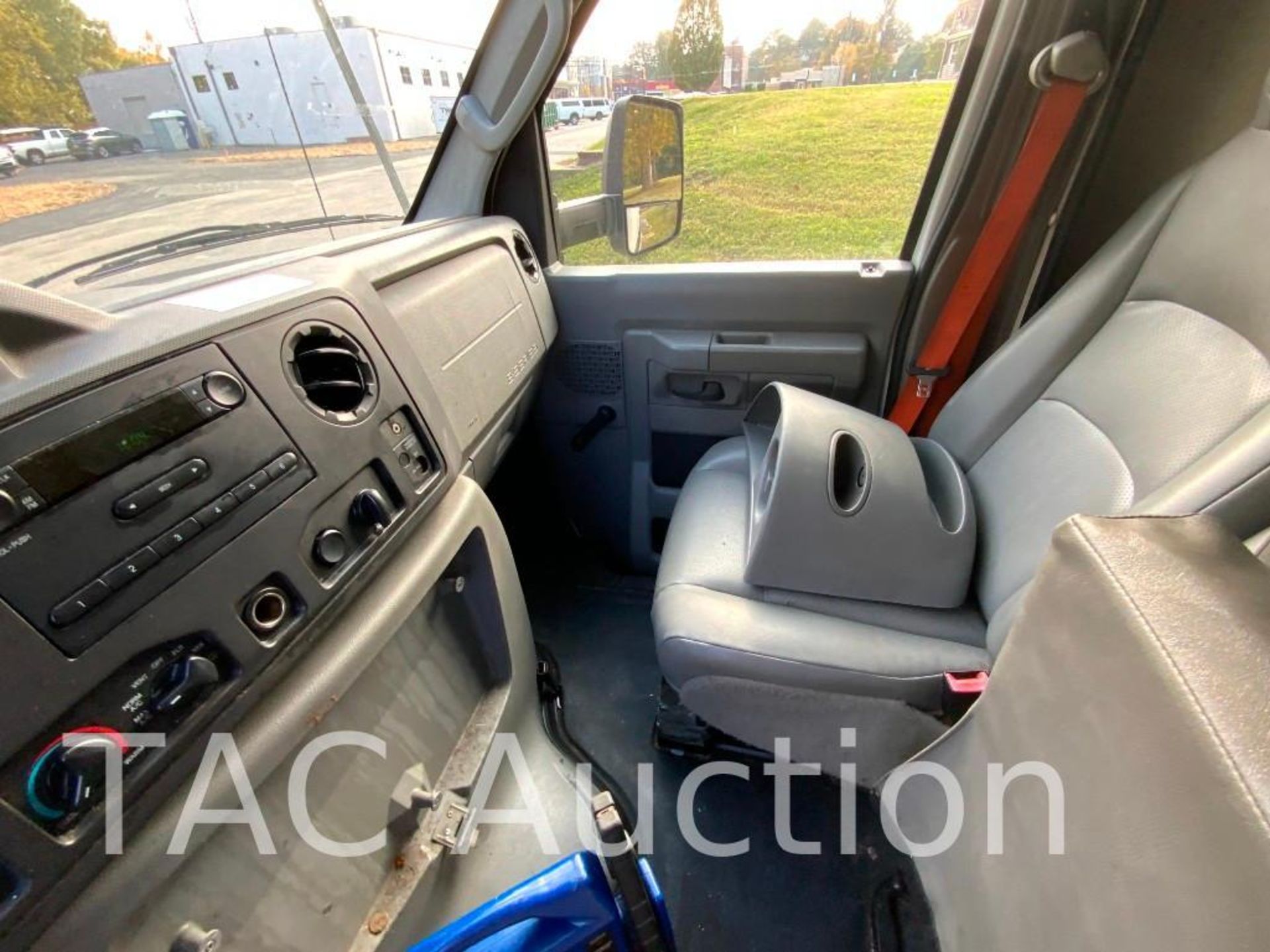 2015 Ford E-350 Box Truck - Image 16 of 51