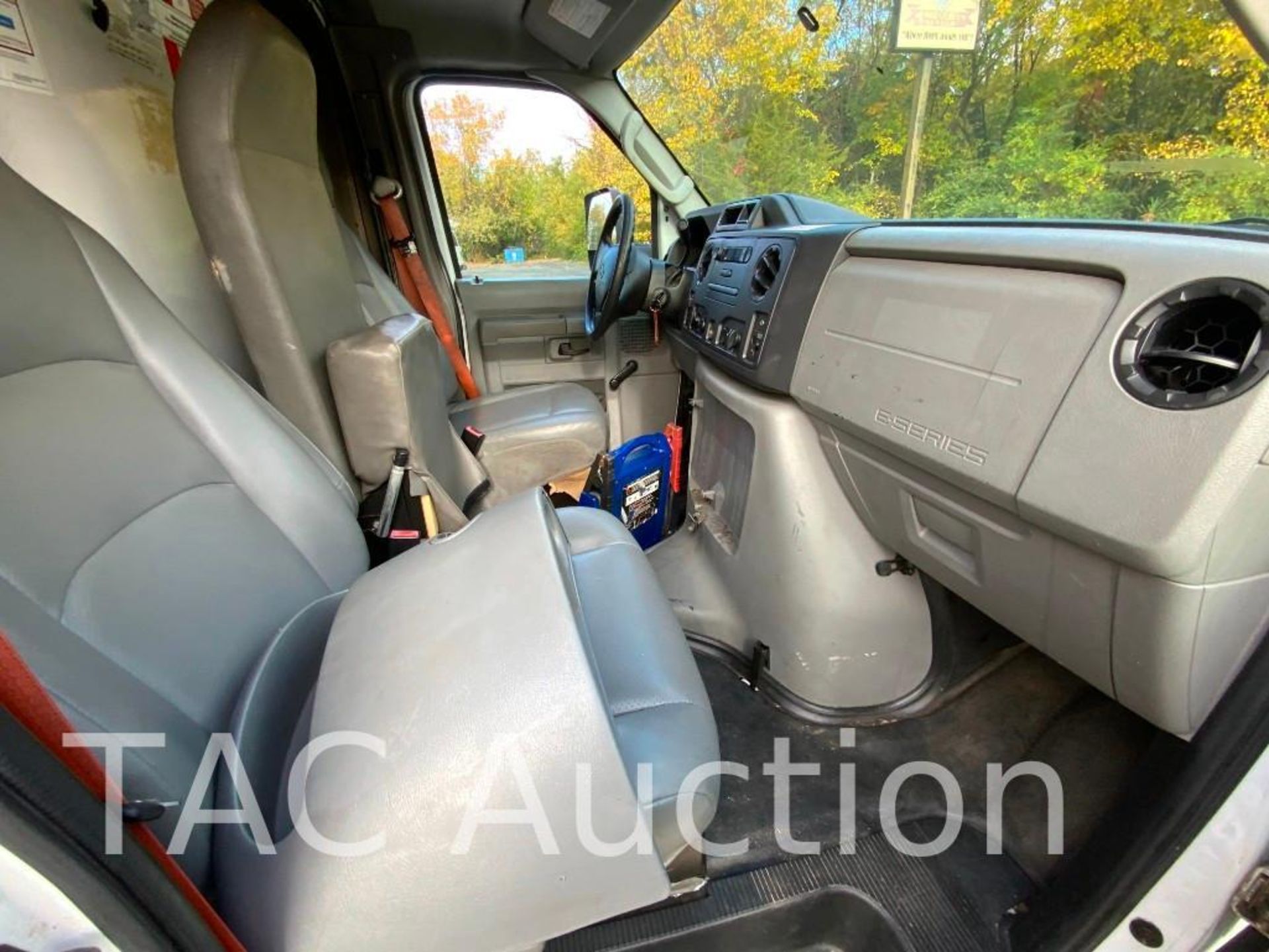 2015 Ford E-350 Box Truck - Image 20 of 51