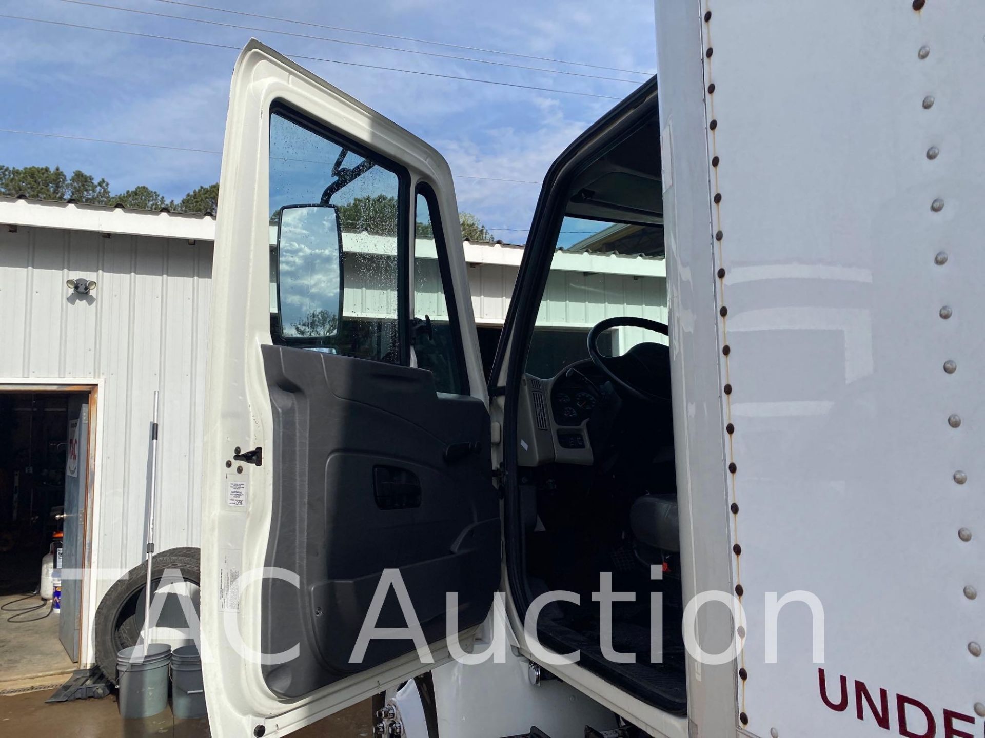 2015 International Durastar 4300 26ft Box Truck - Image 7 of 63