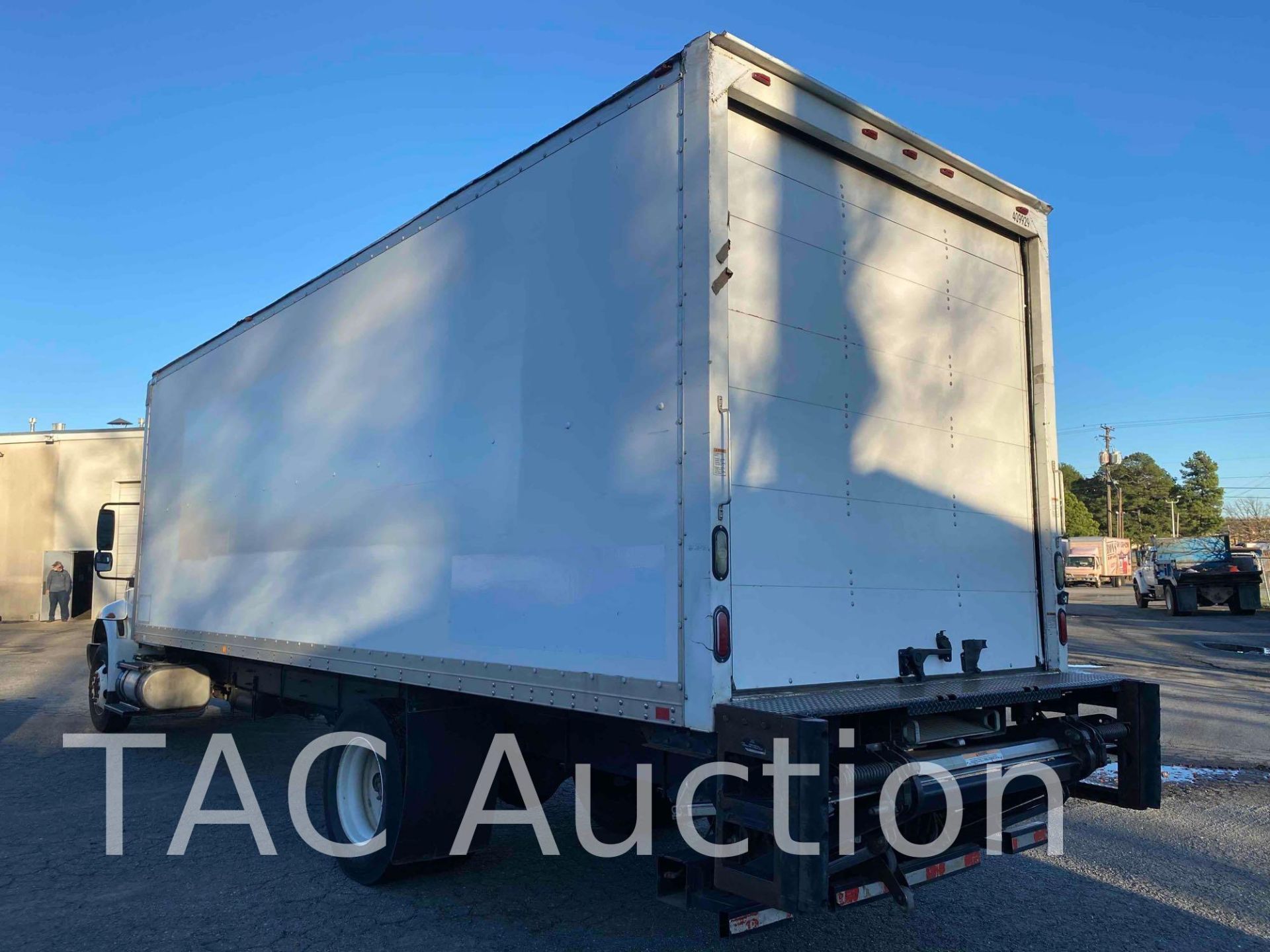 2015 International Durastar 4300 26ft Box Truck - Image 6 of 61
