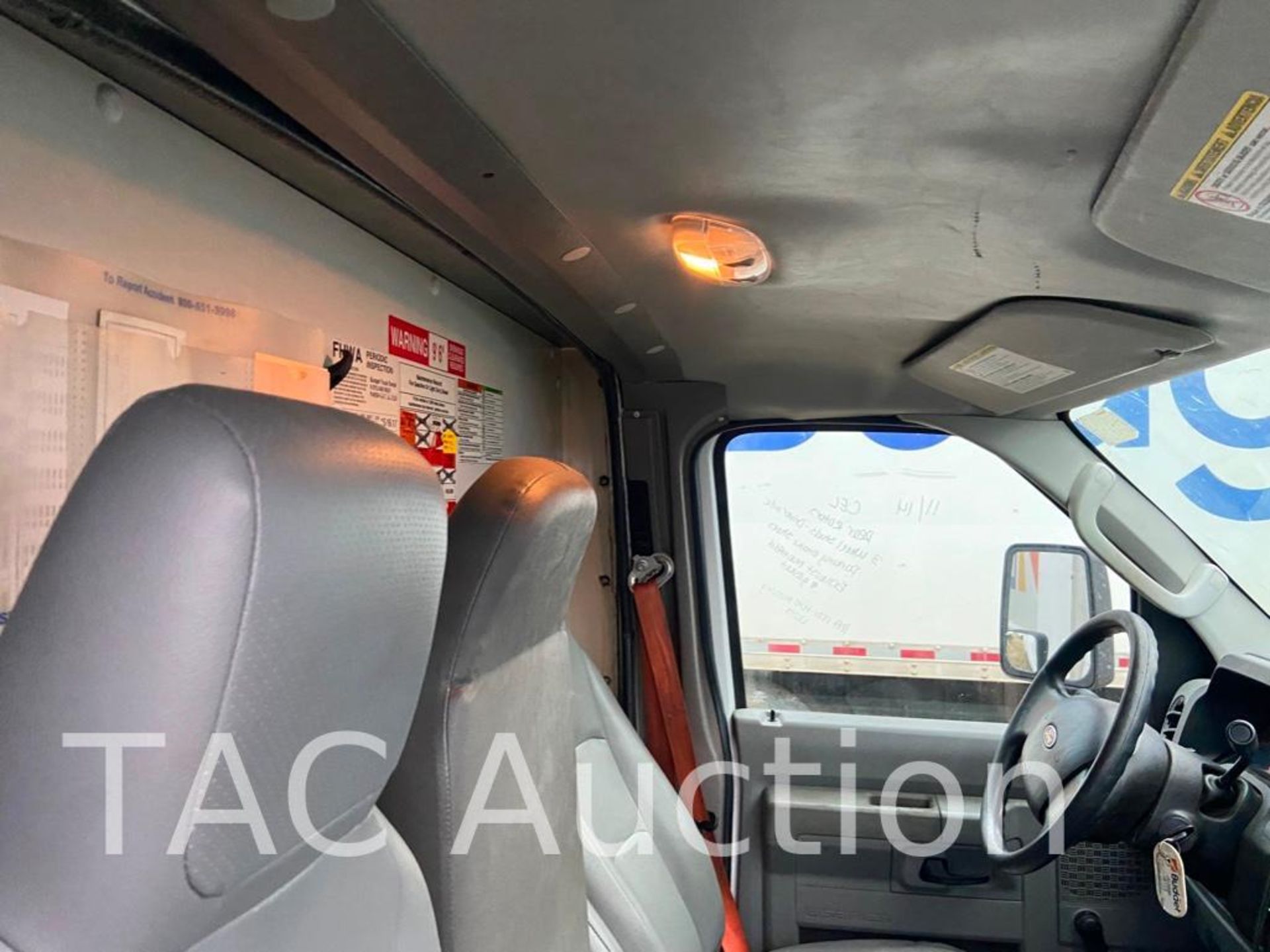 2015 Ford E-350 12ft Box Truck - Image 27 of 73