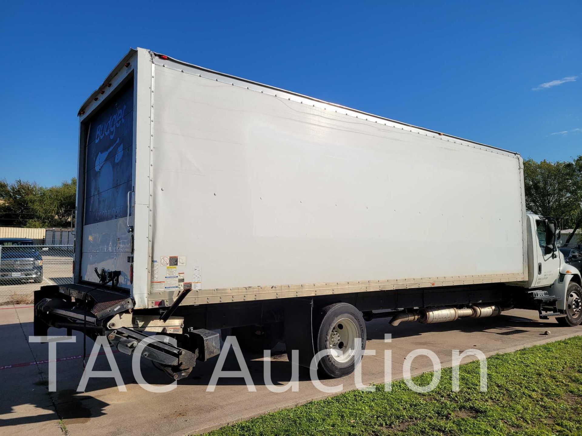 2015 International Durastar 4300 26ft Box Truck - Image 4 of 57