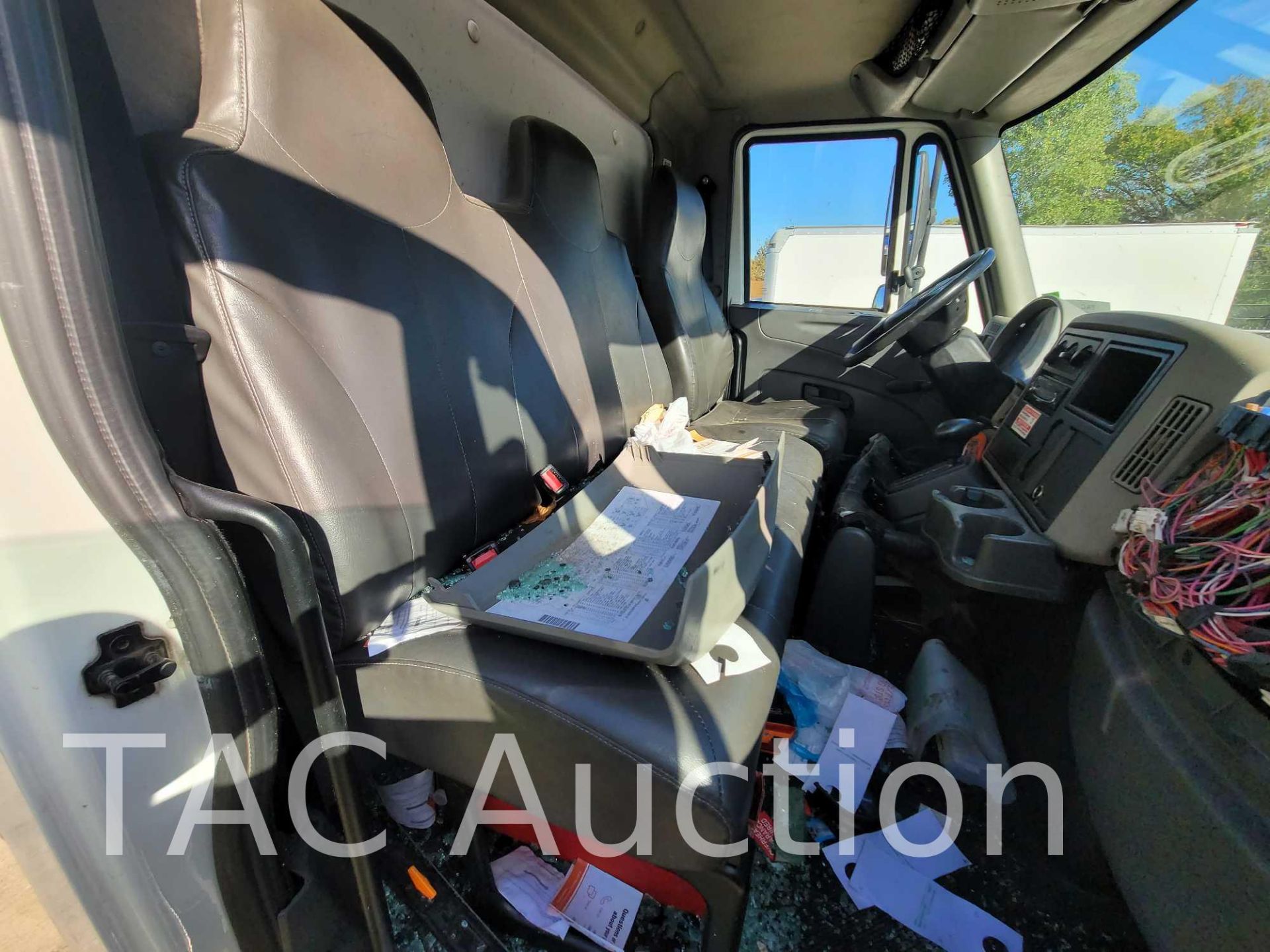 2015 International Durastar 4300 26ft Box Truck - Image 23 of 57