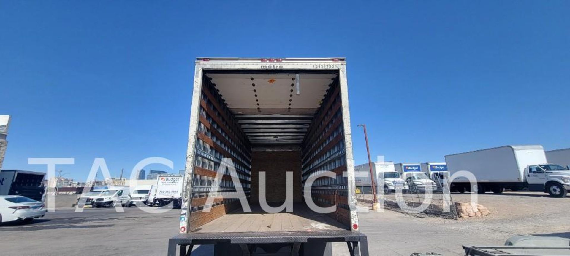 2013 Hino 268 26ft Box Truck - Image 7 of 27