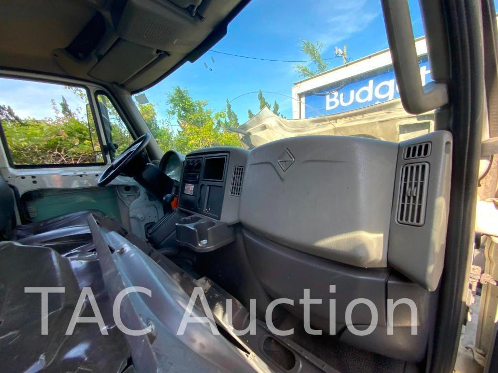 2015 International 4300 26ft Box Truck - Image 30 of 128