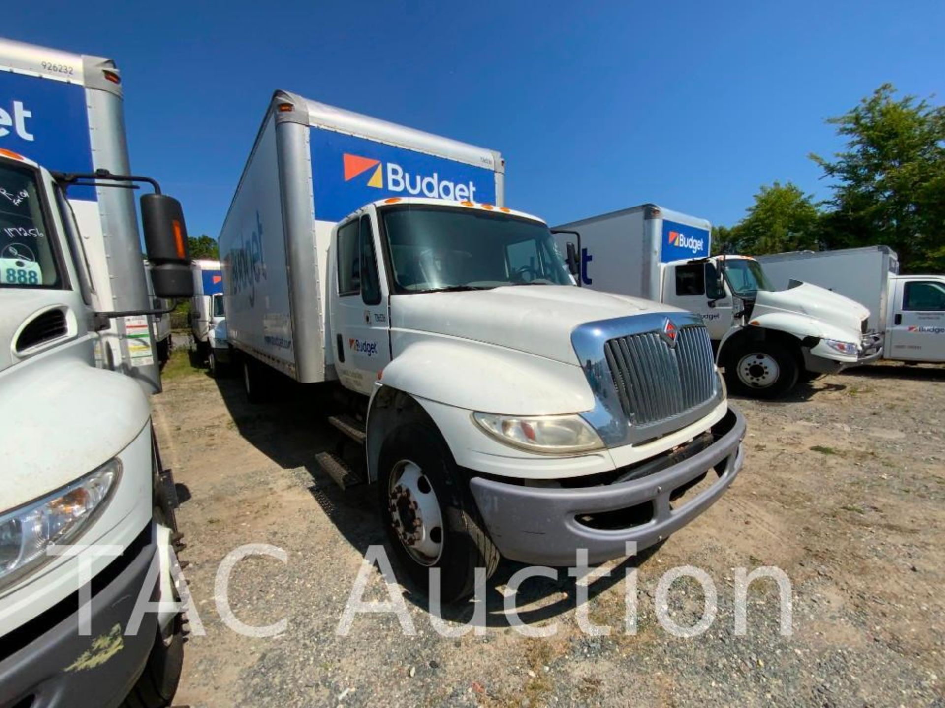 2017 International Durastar 4300 26ft Box Truck - Image 5 of 116