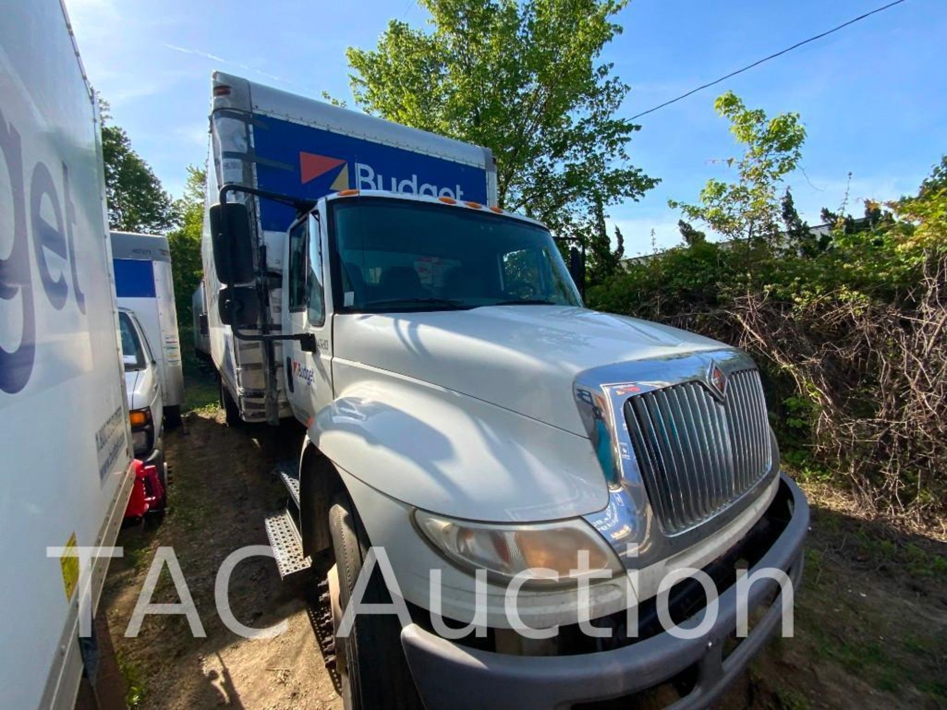 2015 International 4300 26ft Box Truck - Image 6 of 128