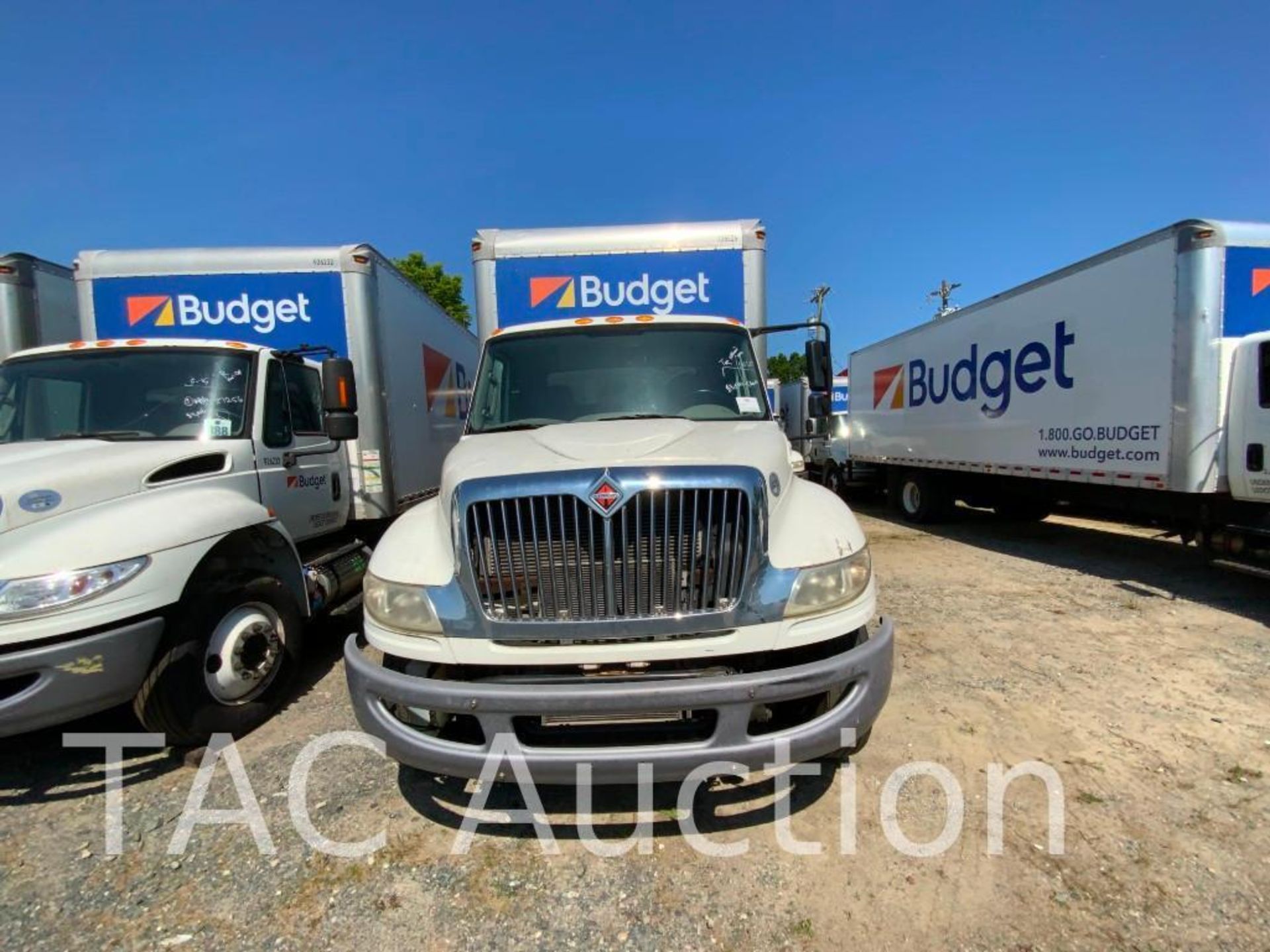 2017 International Durastar 4300 26ft Box Truck - Image 4 of 116