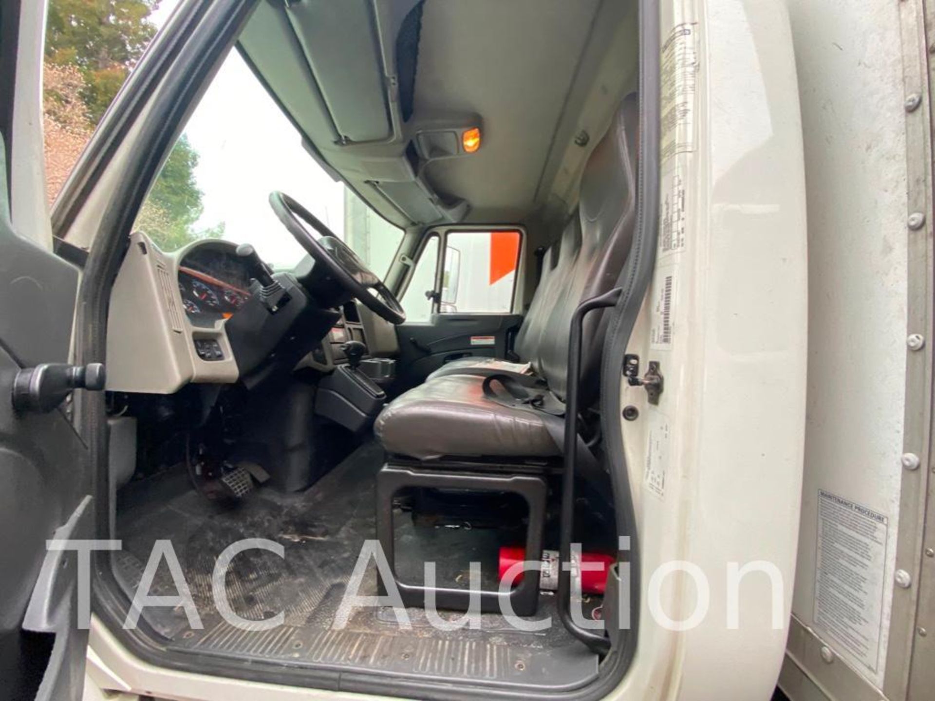 2015 International Durastar 4300 26ft Box Truck - Image 34 of 91
