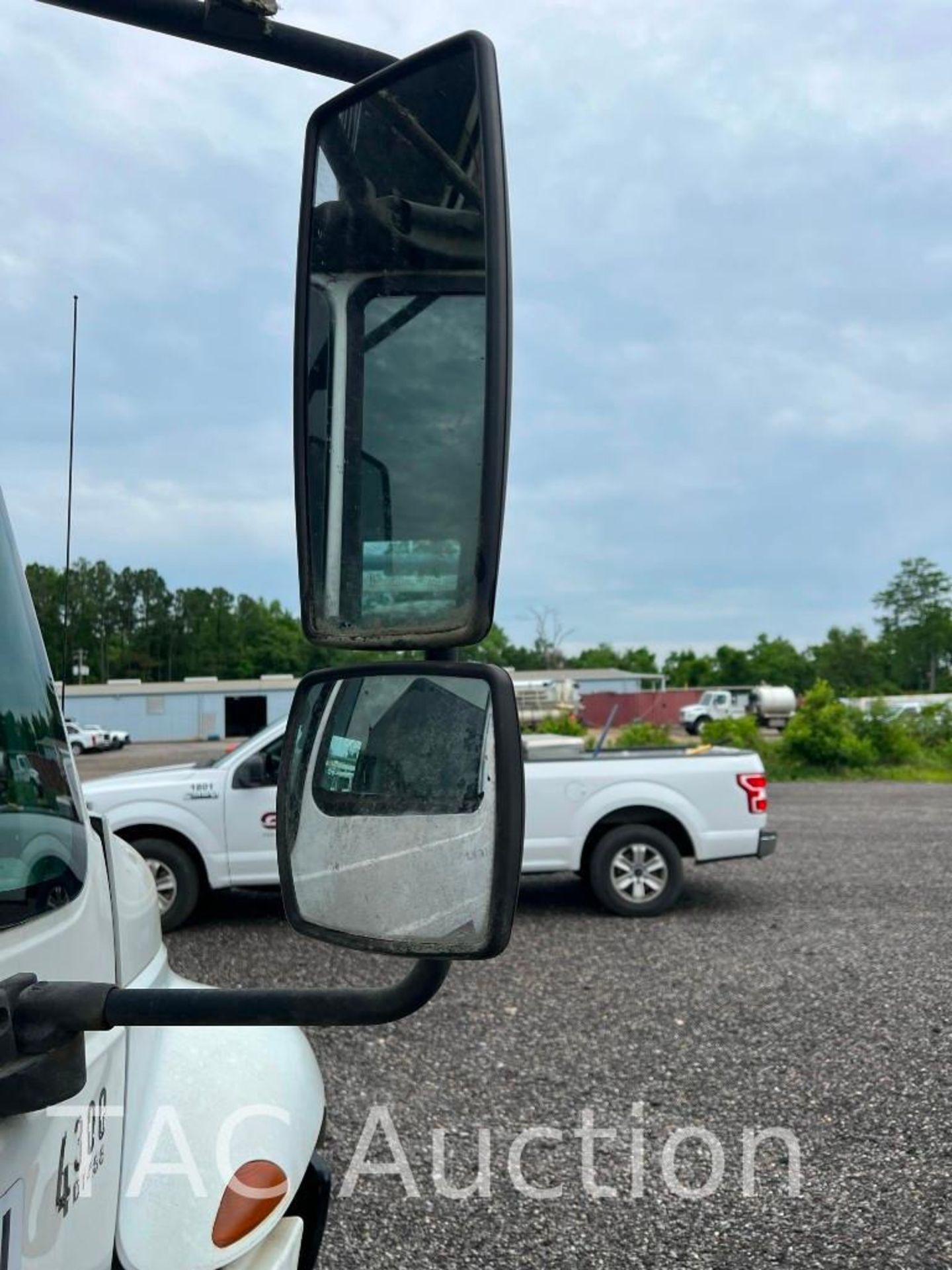 2003 International 4300 Reefer 18ft Box Truck - Image 24 of 52