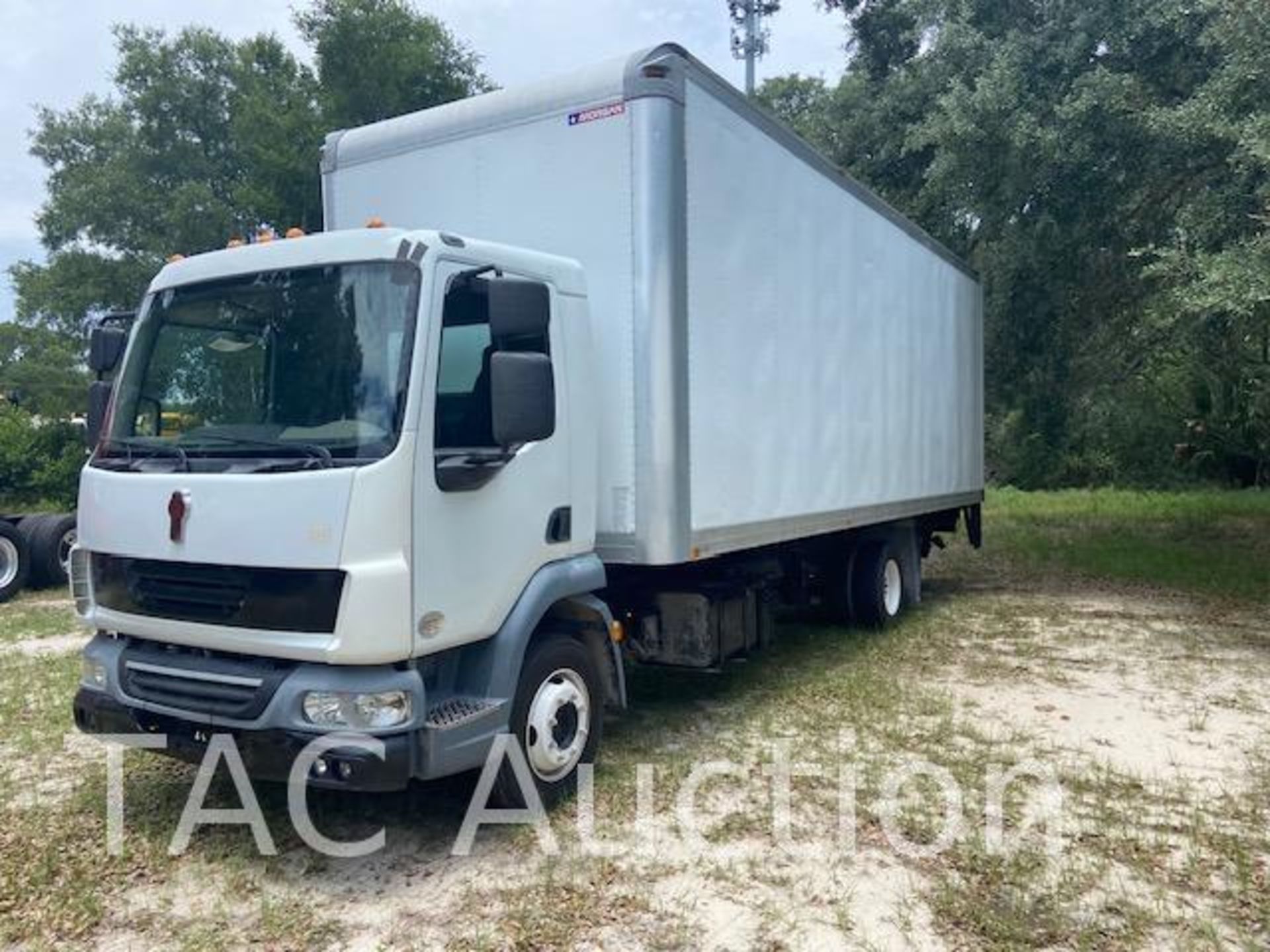 2013 Kenworth K270 26ft Box Truck