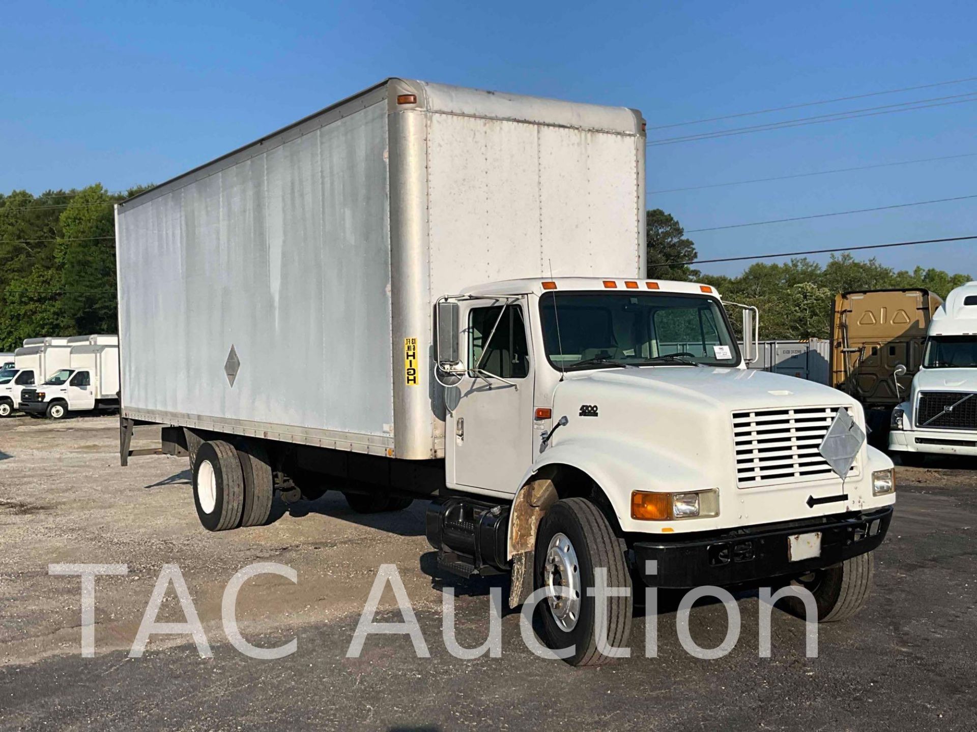 1999 International 4700 26ft Box Truck - Image 7 of 63