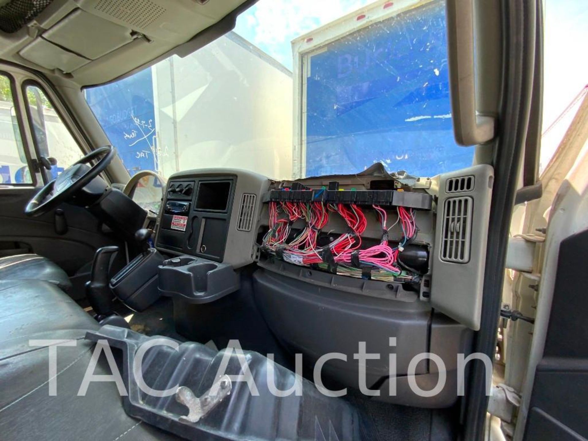 2017 International Durastar 4300 26ft Box Truck - Image 19 of 51