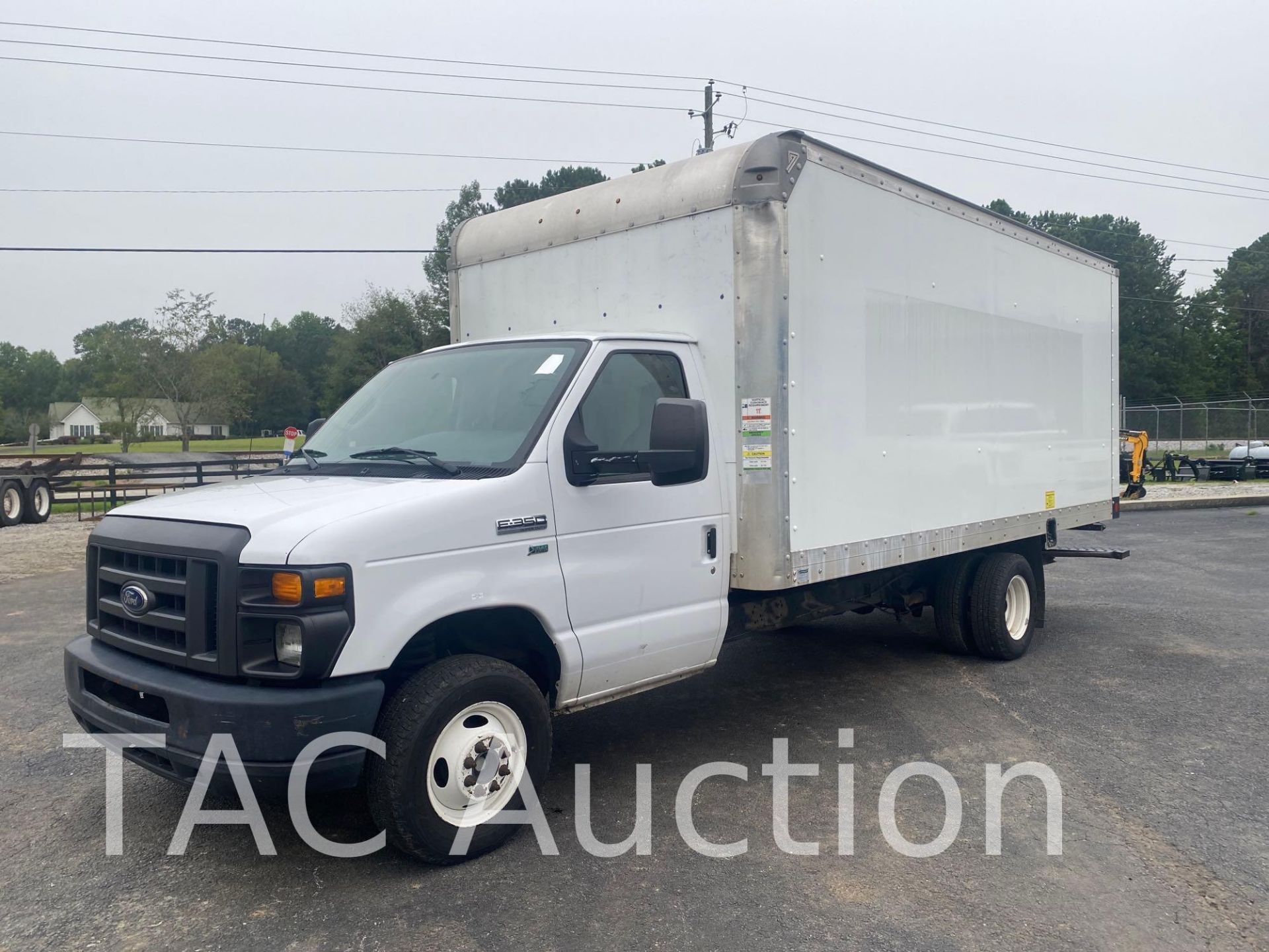 2015 Ford Econoline E-350 16ft Box Truck