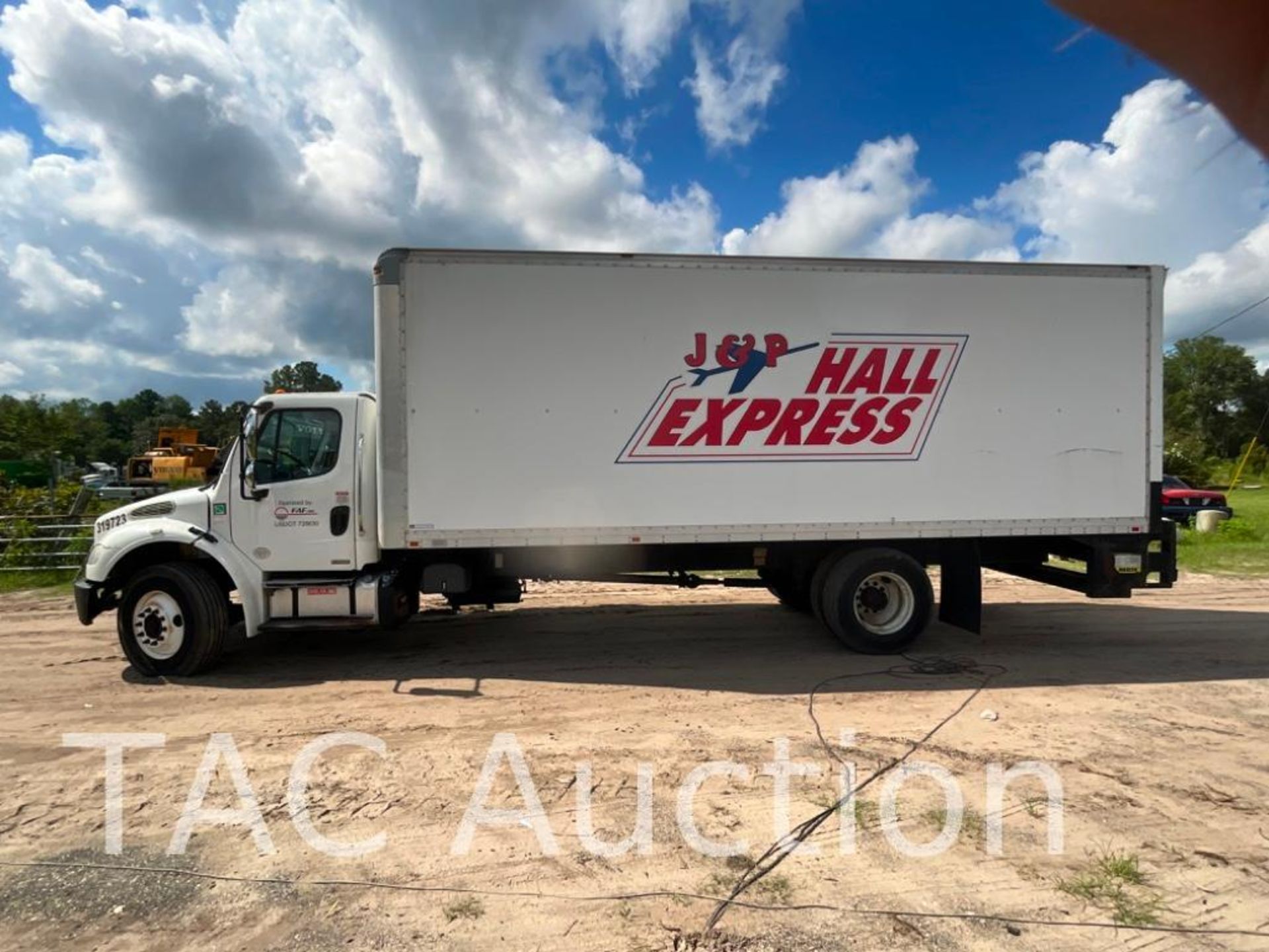 2012 Freightliner M2 106 Medium Duty 26ft Box Truck - Image 2 of 46