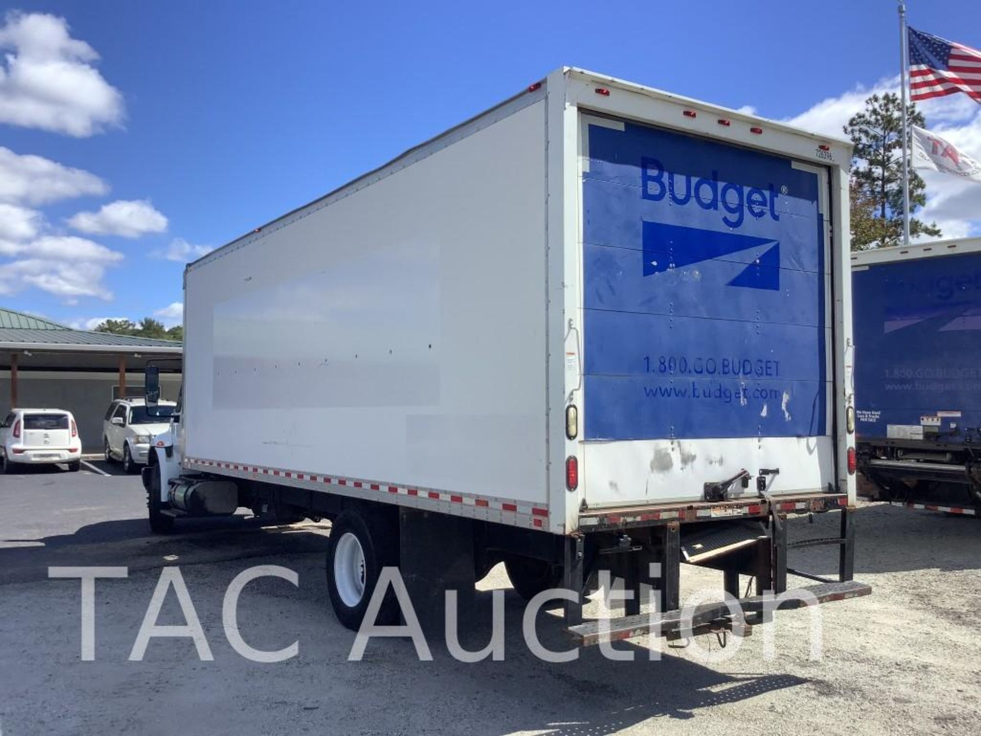 2017 International Durastar 4300 26ft Box Truck - Image 7 of 65