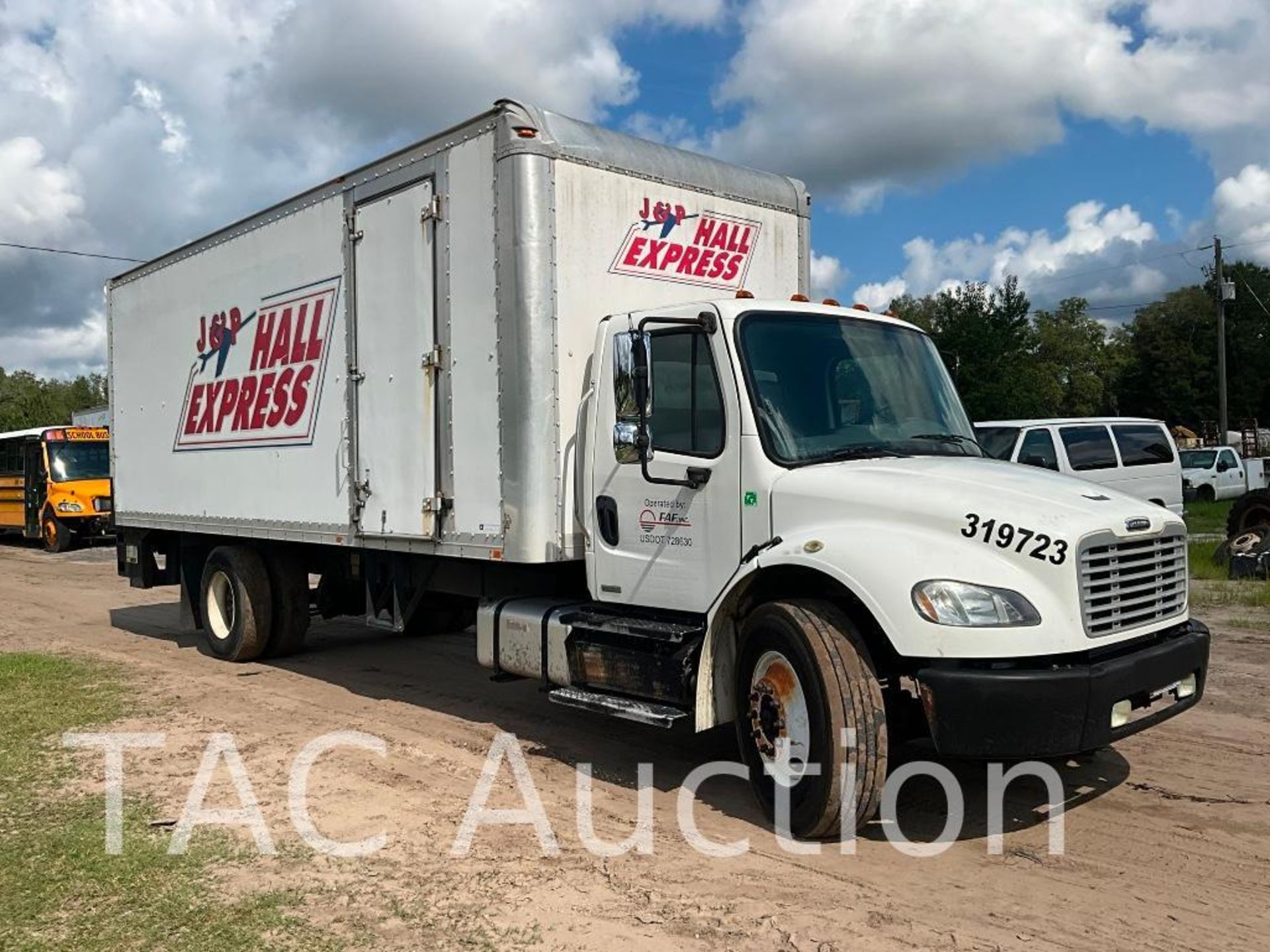 2012 Freightliner M2 106 Medium Duty 26ft Box Truck - Image 7 of 46