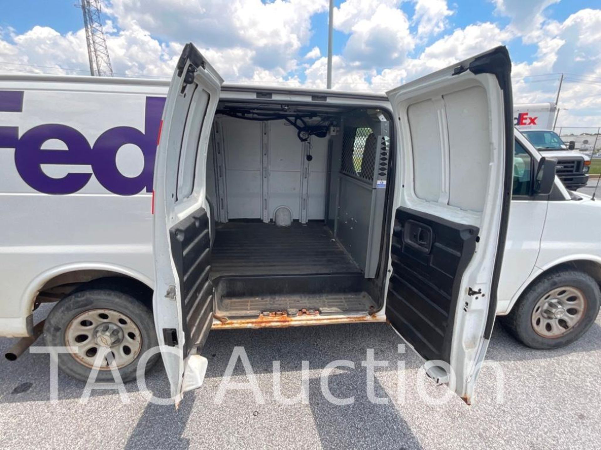 2009 Chevrolet Express Cargo Van - Image 11 of 37